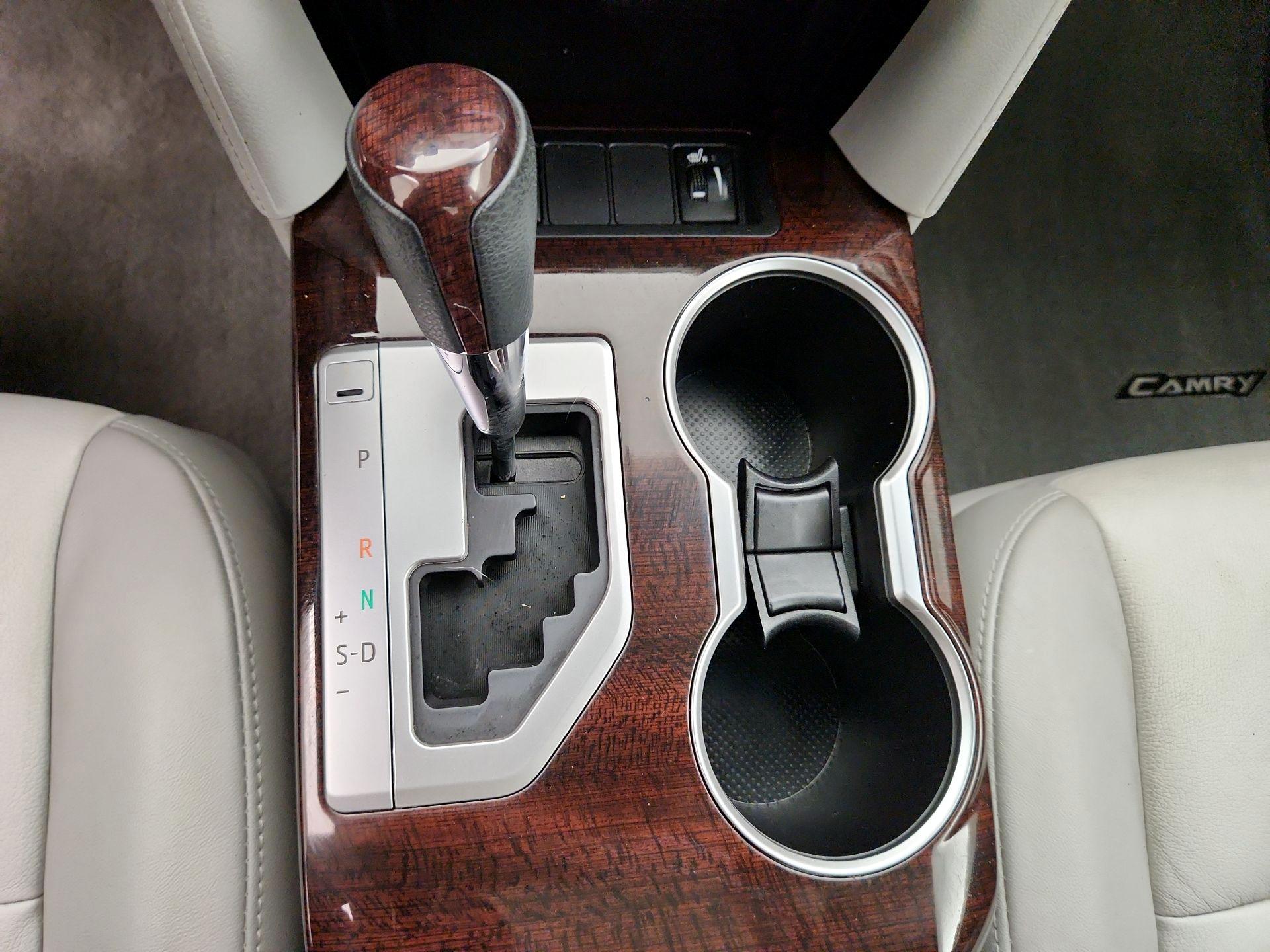 Thumbnail: 2014 Toyota Camry - 16