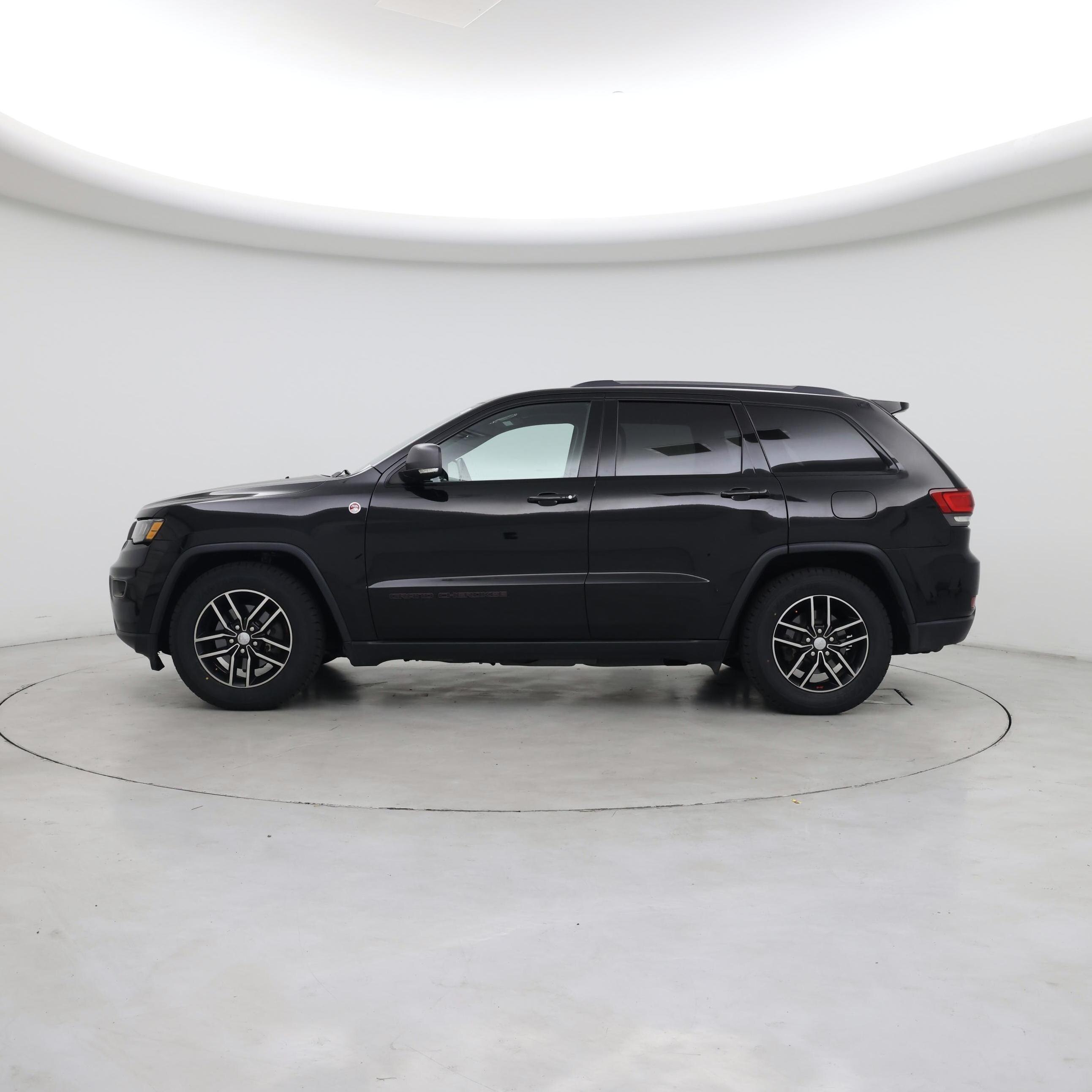Thumbnail: 2017 Jeep Grand Cherokee - 3
