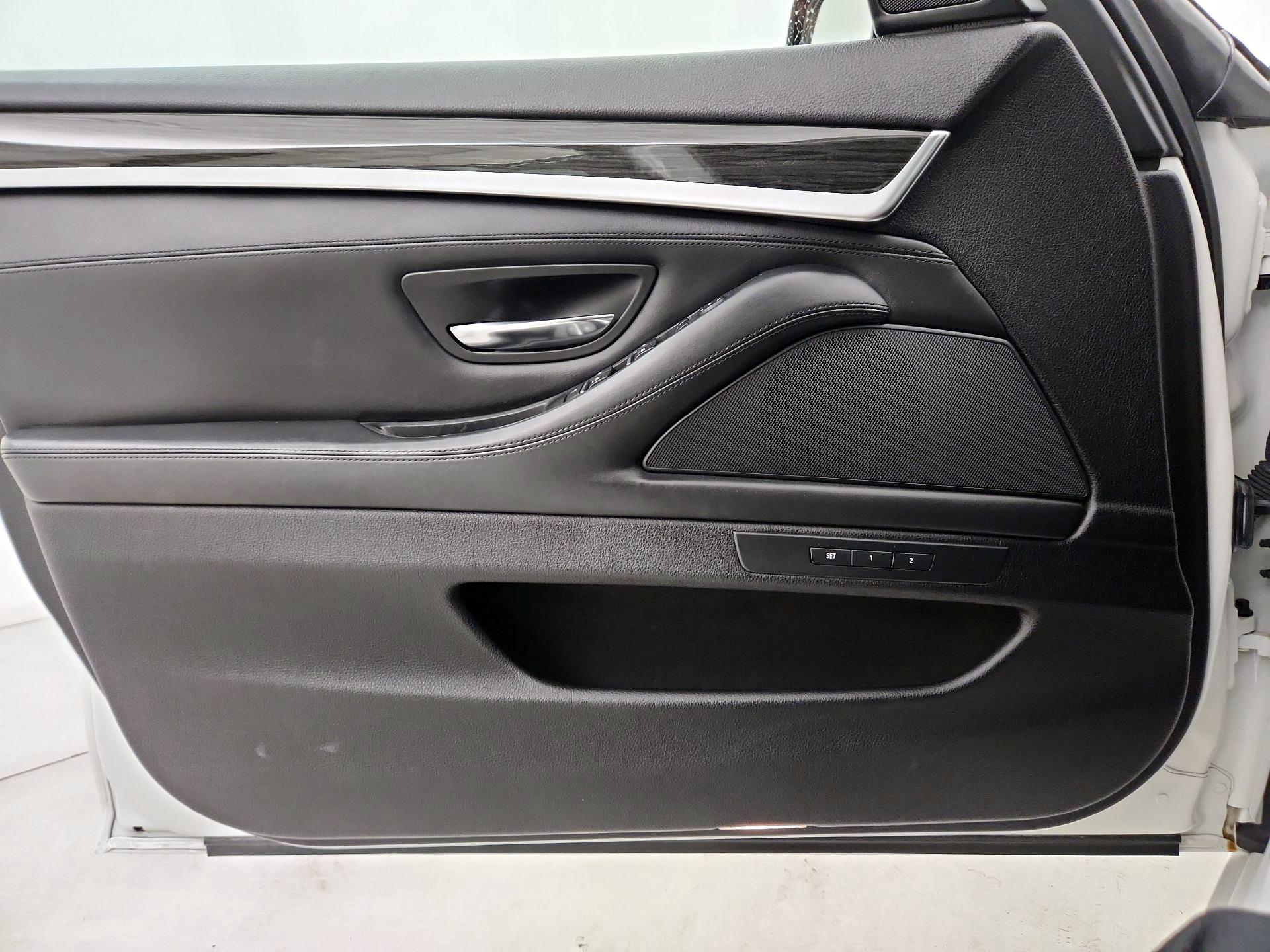 Thumbnail: 2016 BMW 5 Series - 12
