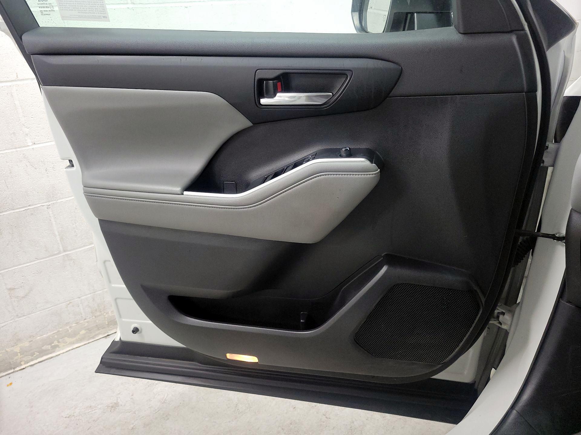 Thumbnail: 2021 Toyota Highlander - 12