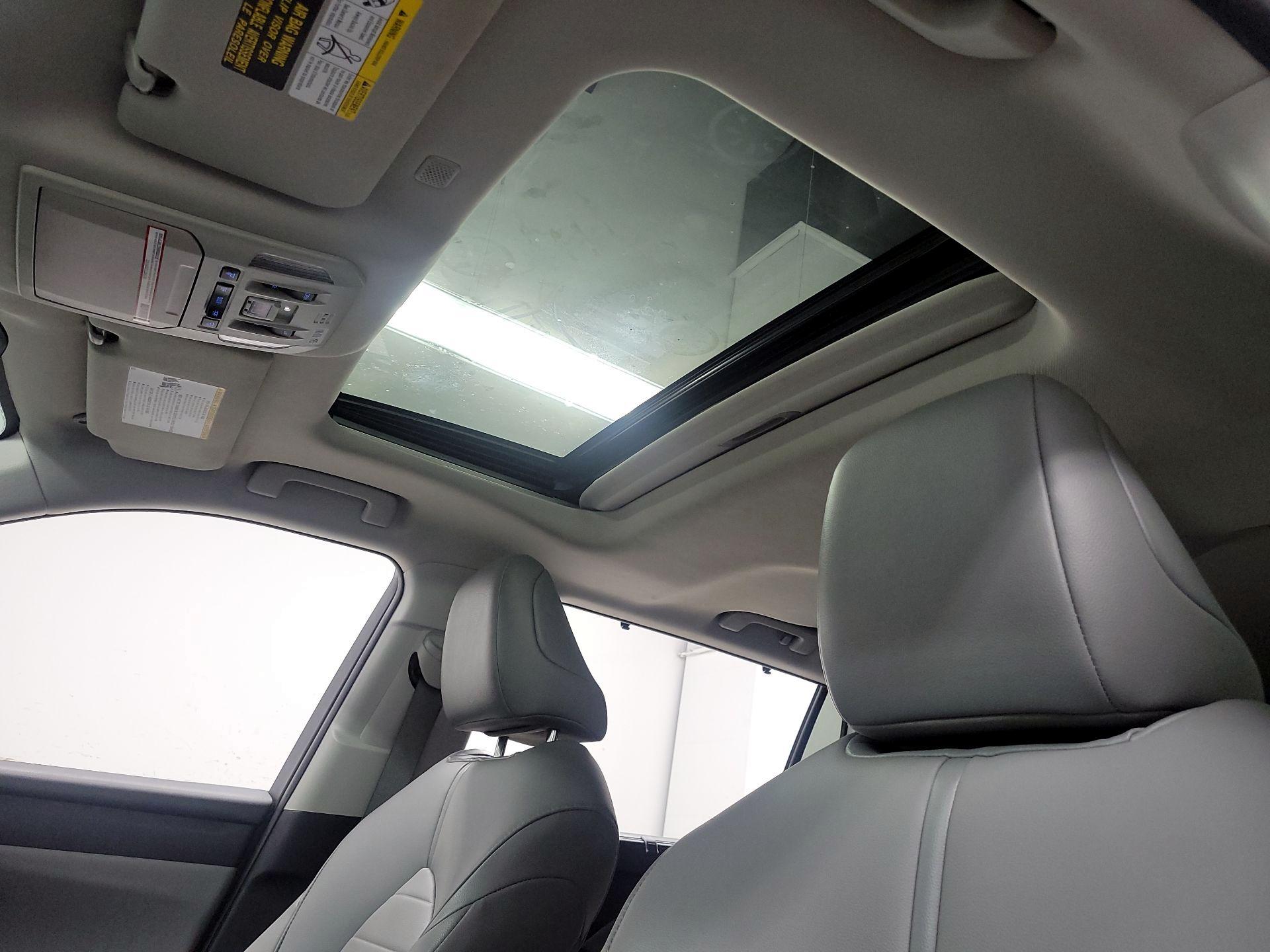 Thumbnail: 2021 Toyota Highlander - 20
