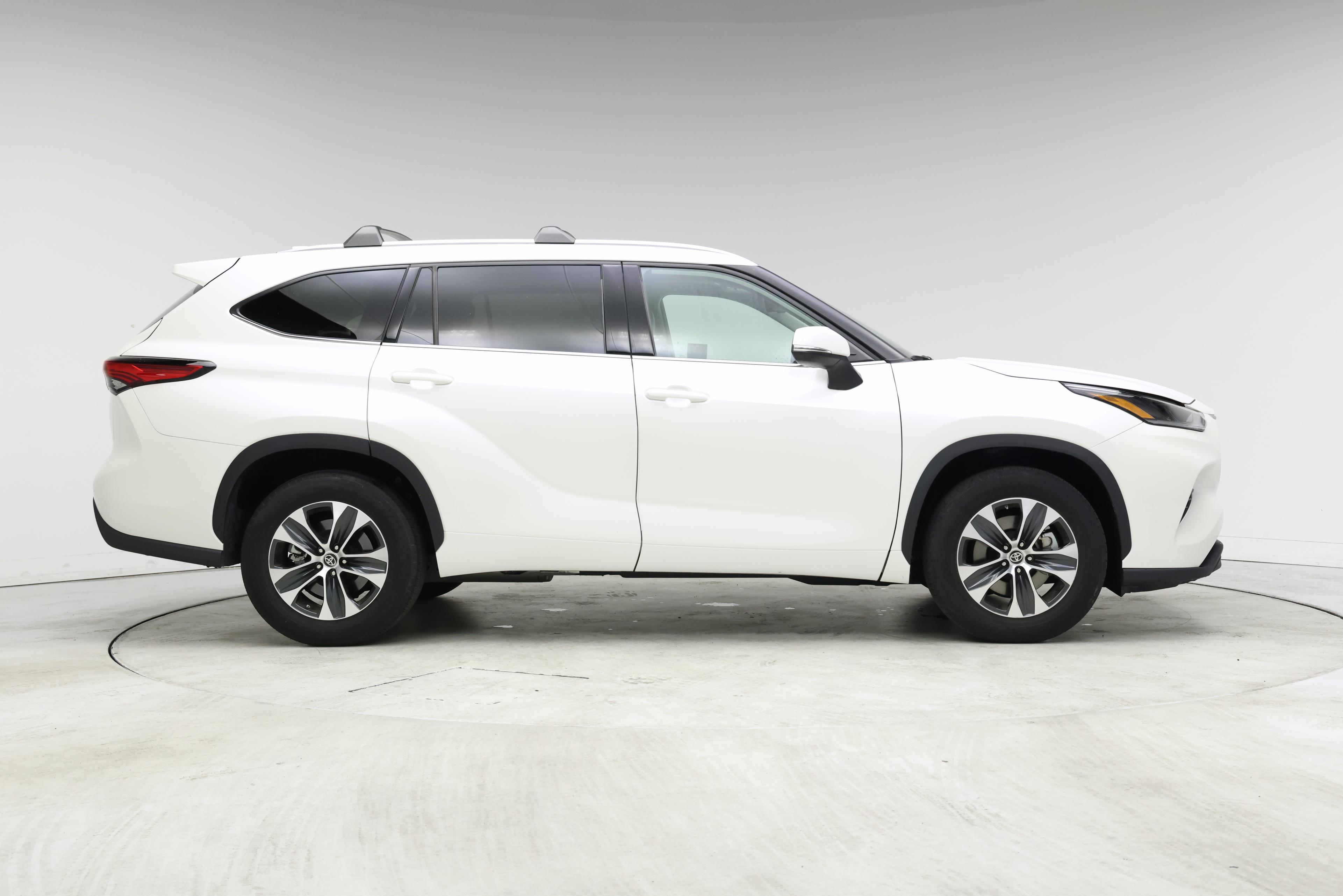 Thumbnail: 2021 Toyota Highlander - 7
