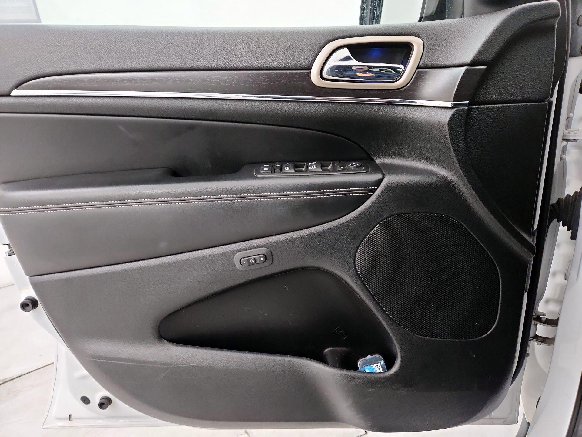 Thumbnail: 2014 Jeep Grand Cherokee - 12