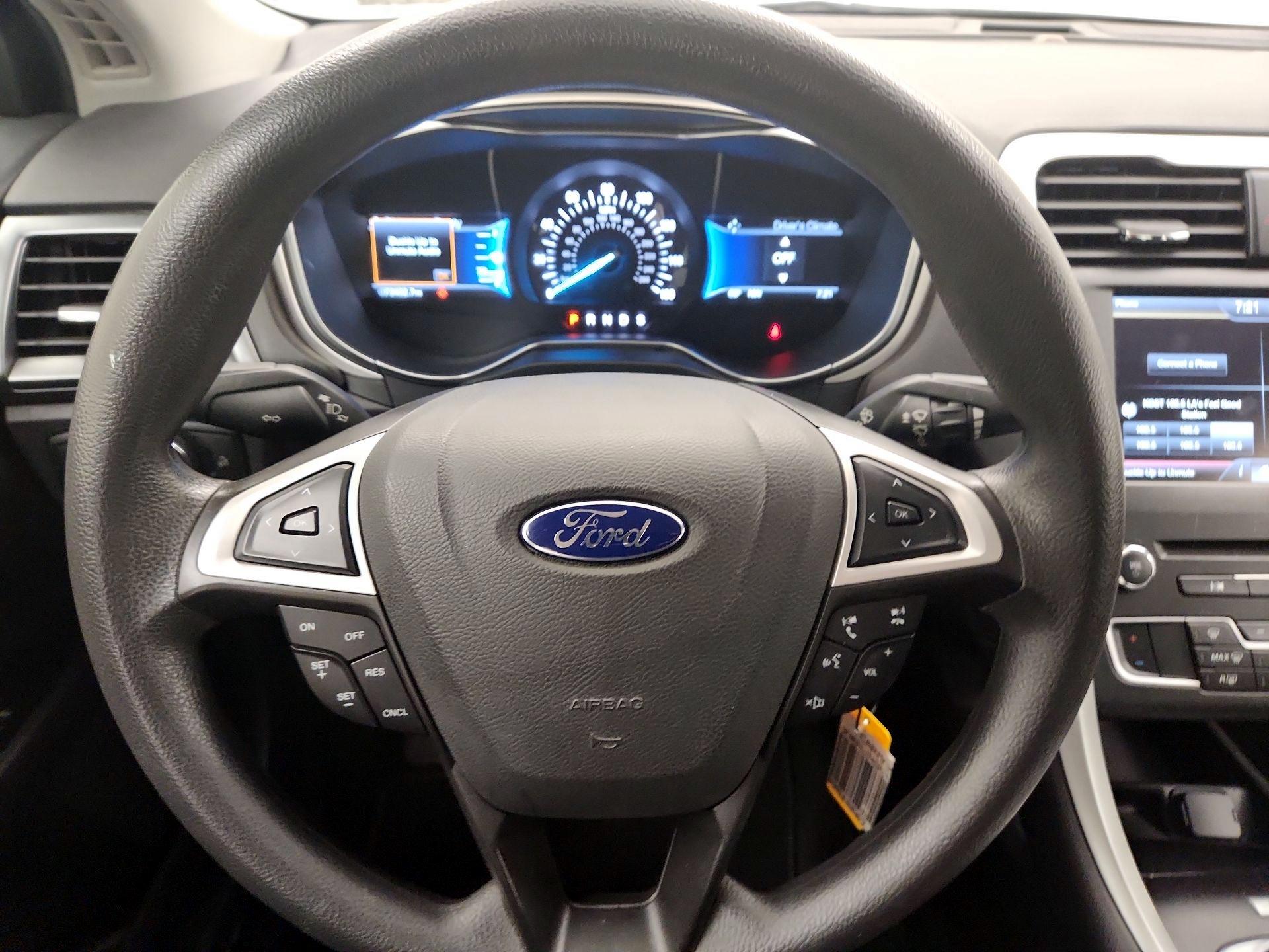 Thumbnail: 2016 Ford Fusion - 10