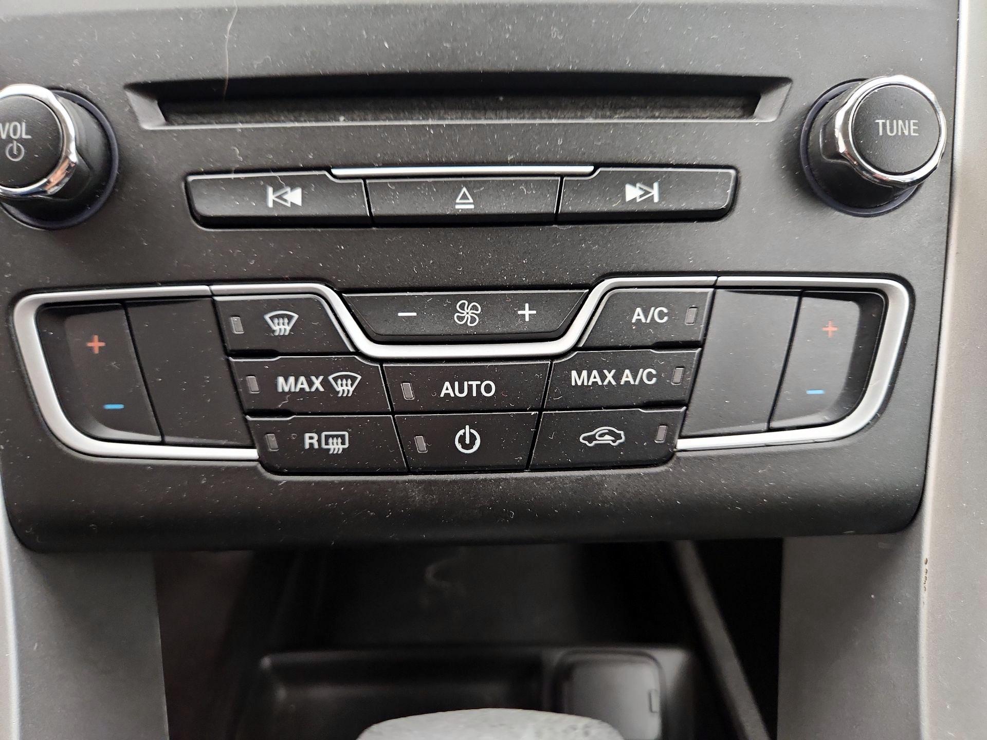 Thumbnail: 2016 Ford Fusion - 16