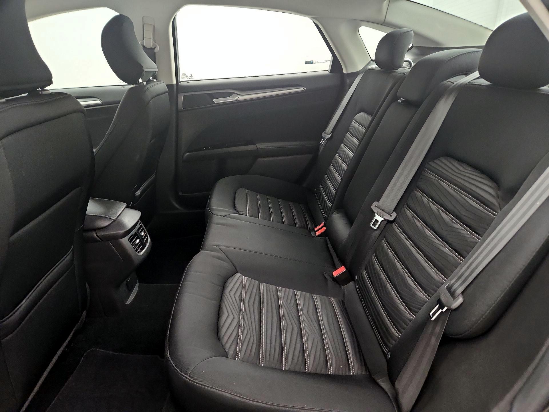 Thumbnail: 2016 Ford Fusion - 18