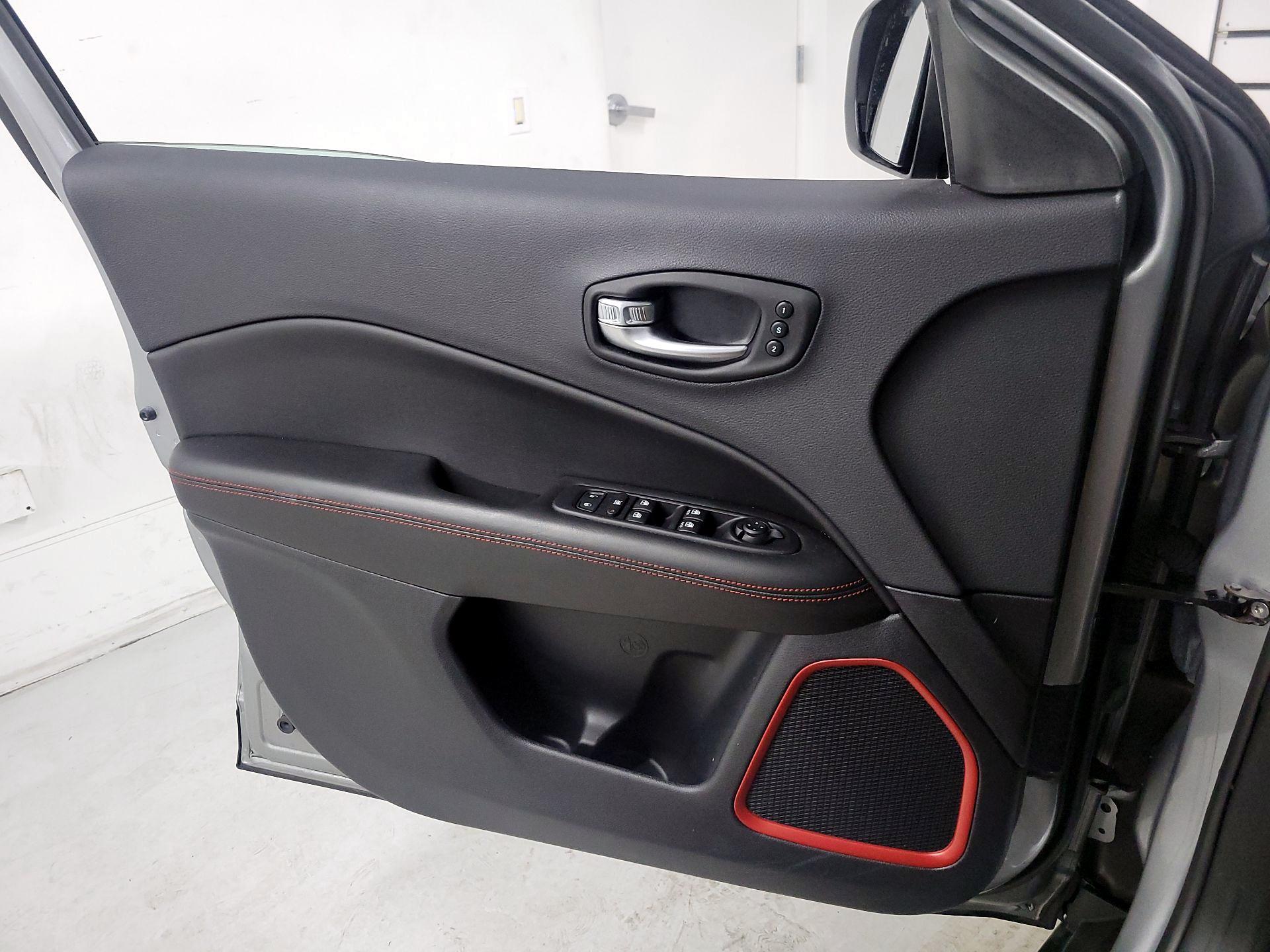 Thumbnail: 2021 Jeep Compass - 12