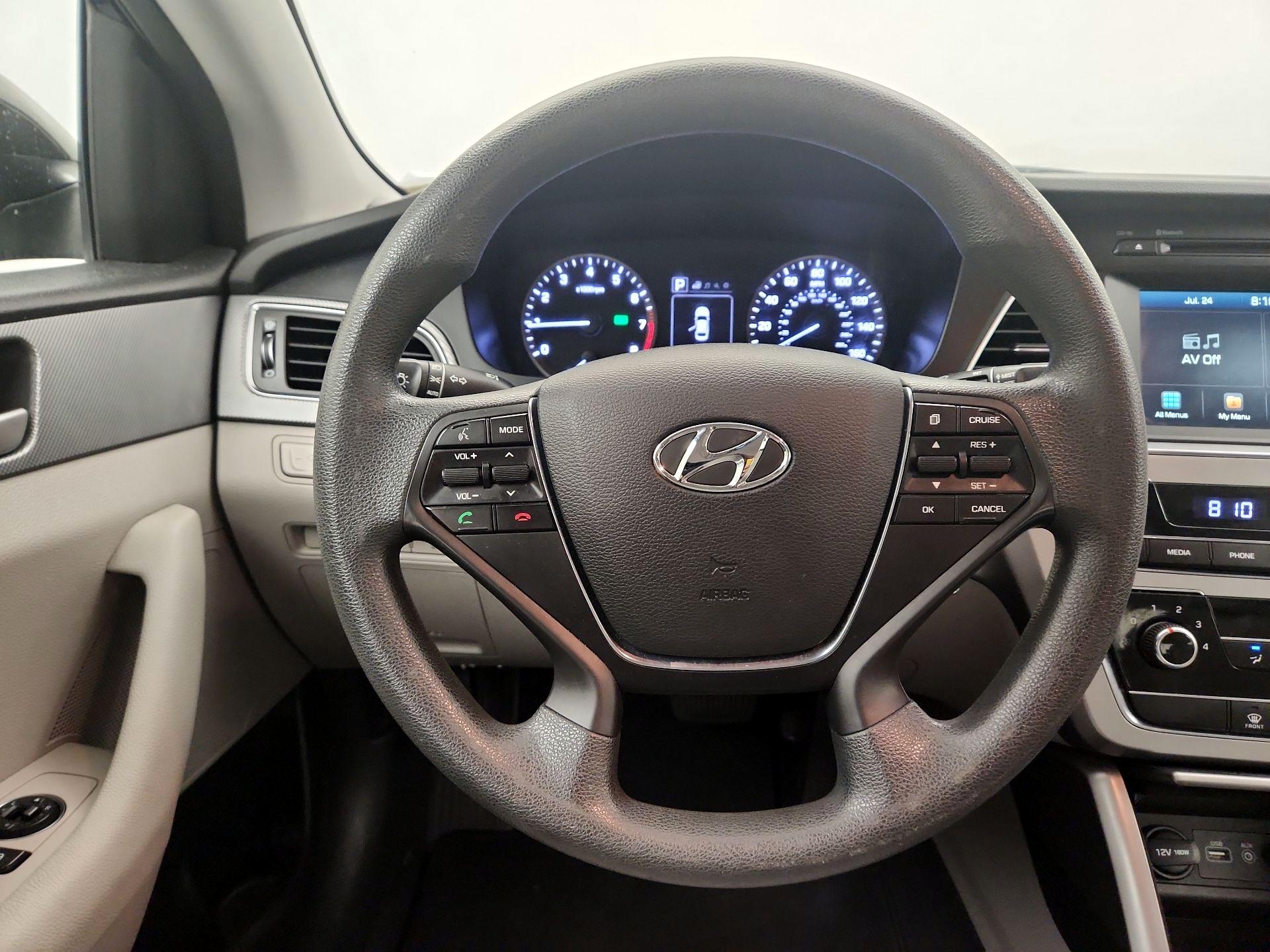 Thumbnail: 2016 Hyundai Sonata - 10