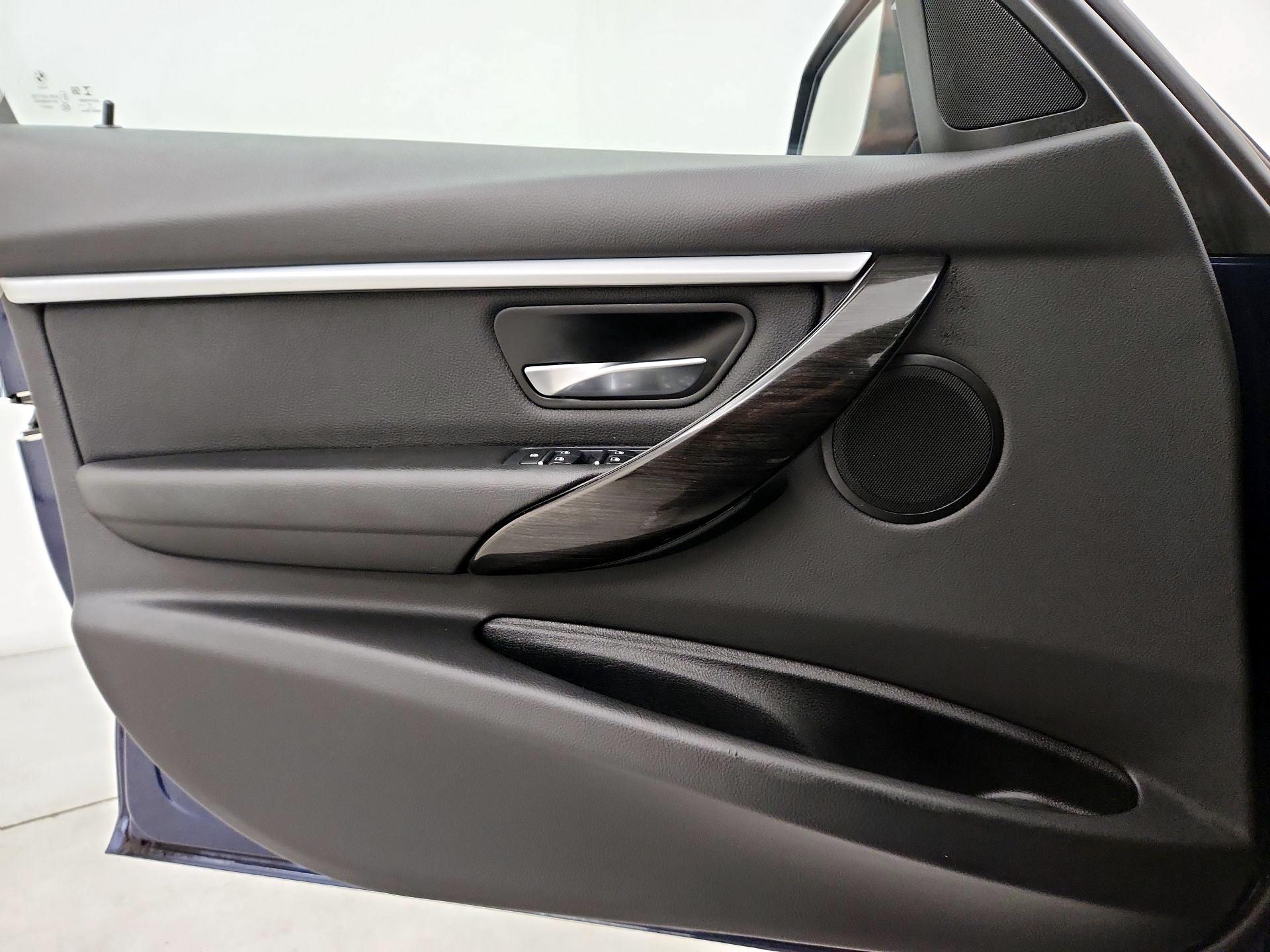 Thumbnail: 2018 BMW 3 Series - 12