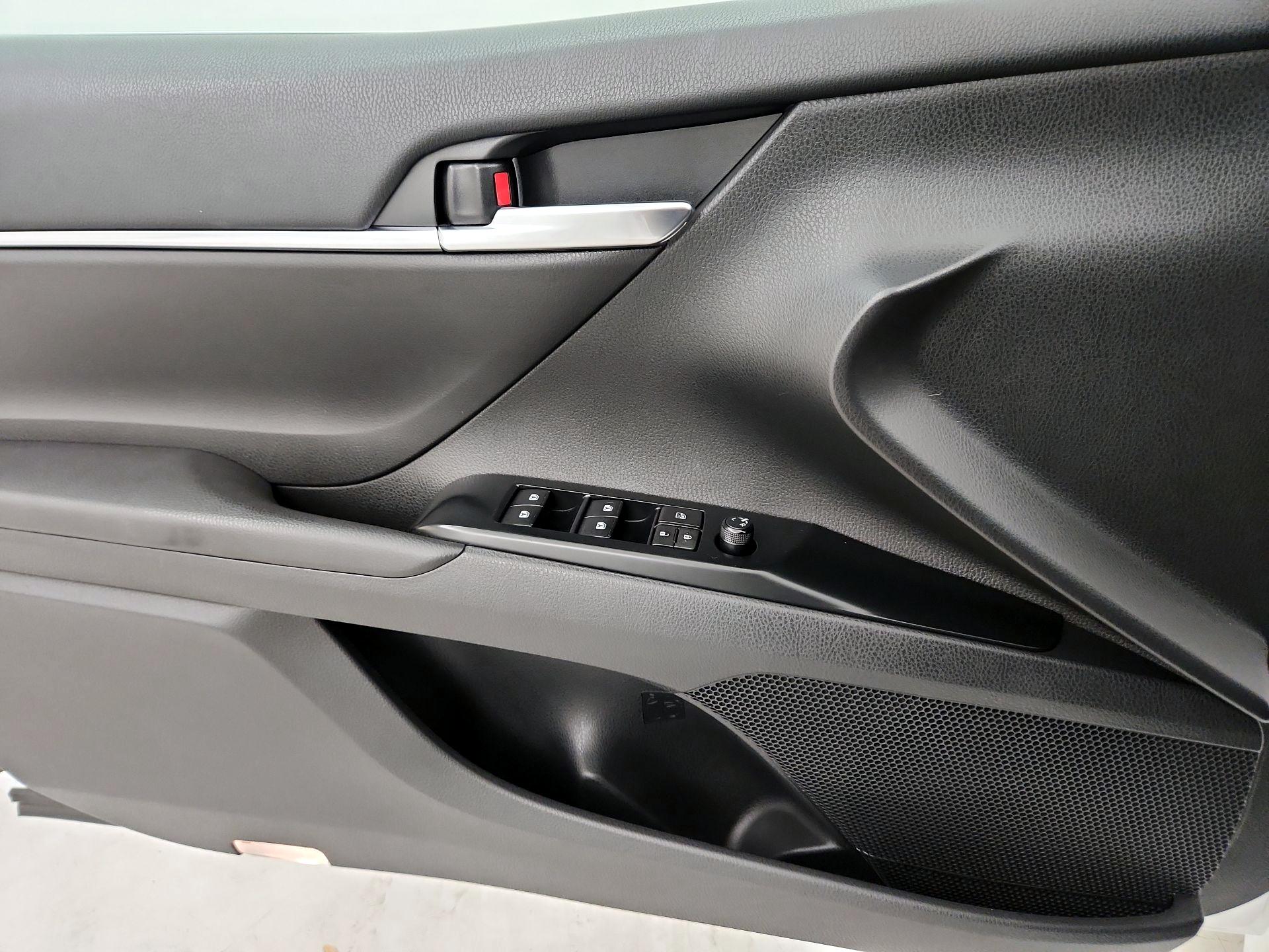 Thumbnail: 2018 Toyota Camry - 12