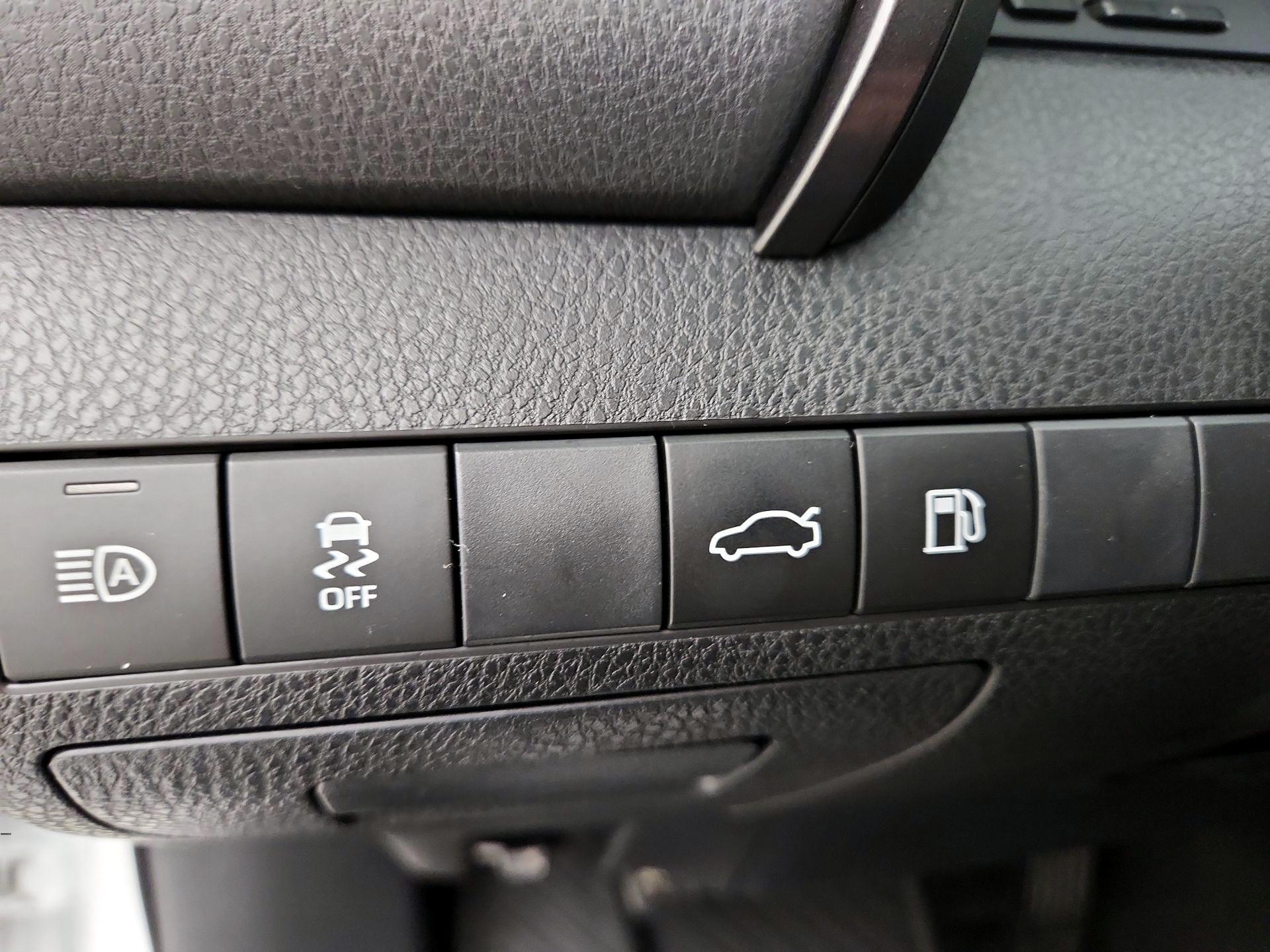 Thumbnail: 2018 Toyota Camry - 13