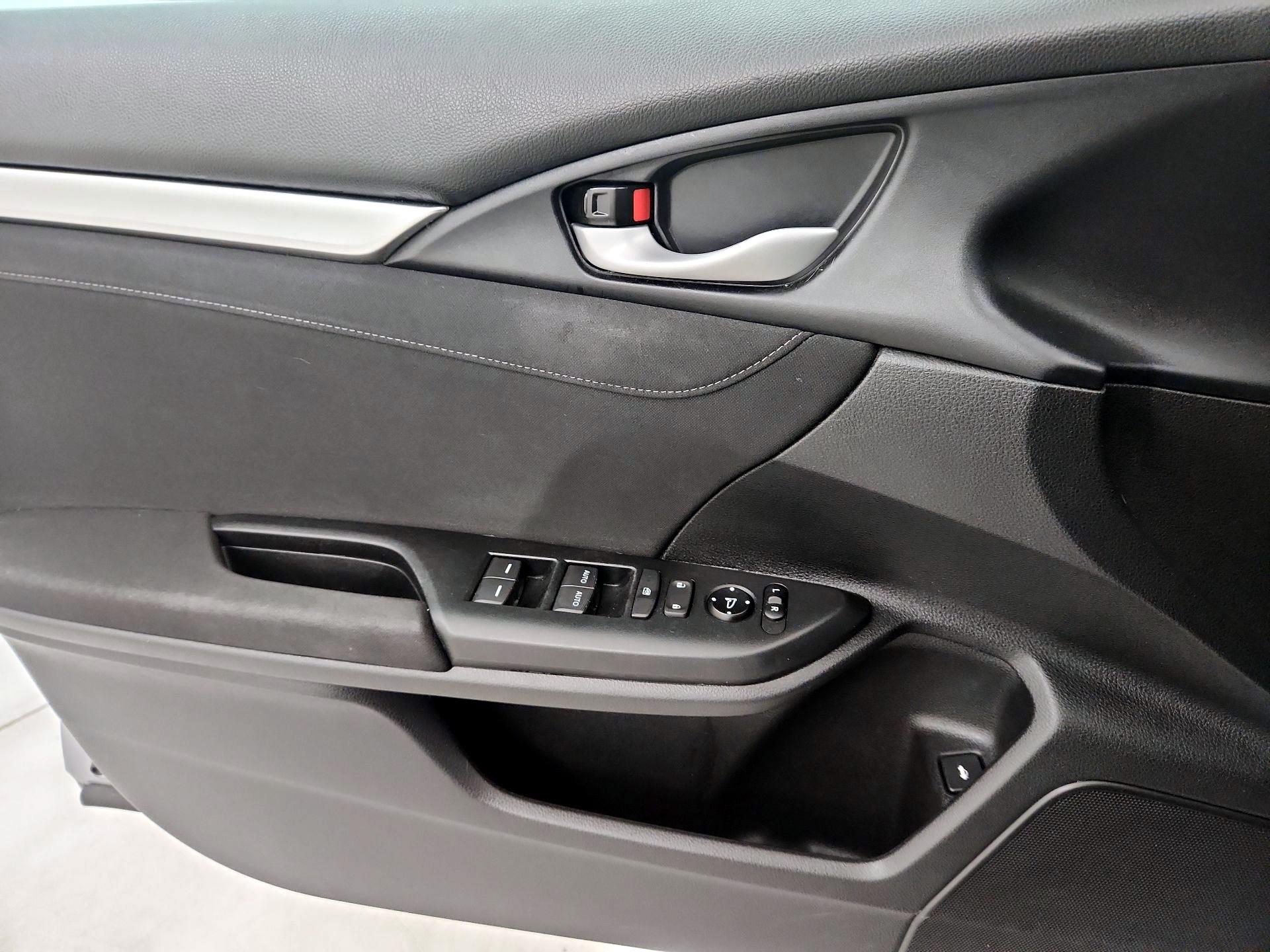 Thumbnail: 2017 Honda Civic - 12