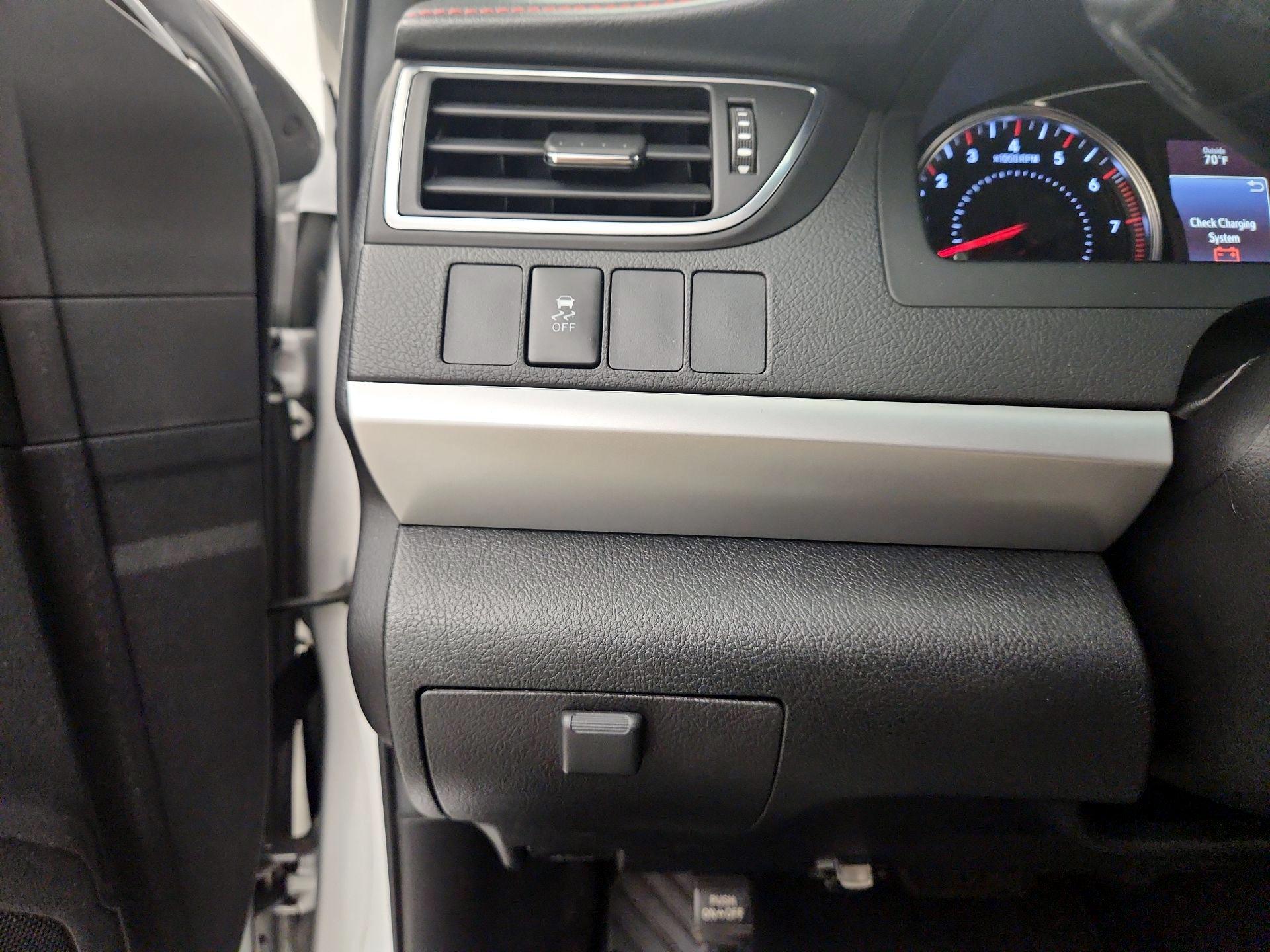 Thumbnail: 2016 Toyota Camry - 13