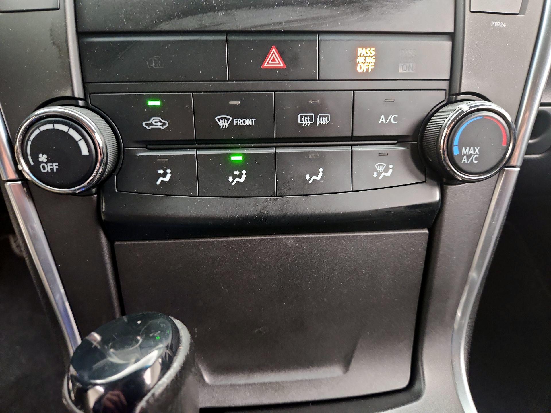 Thumbnail: 2016 Toyota Camry - 16