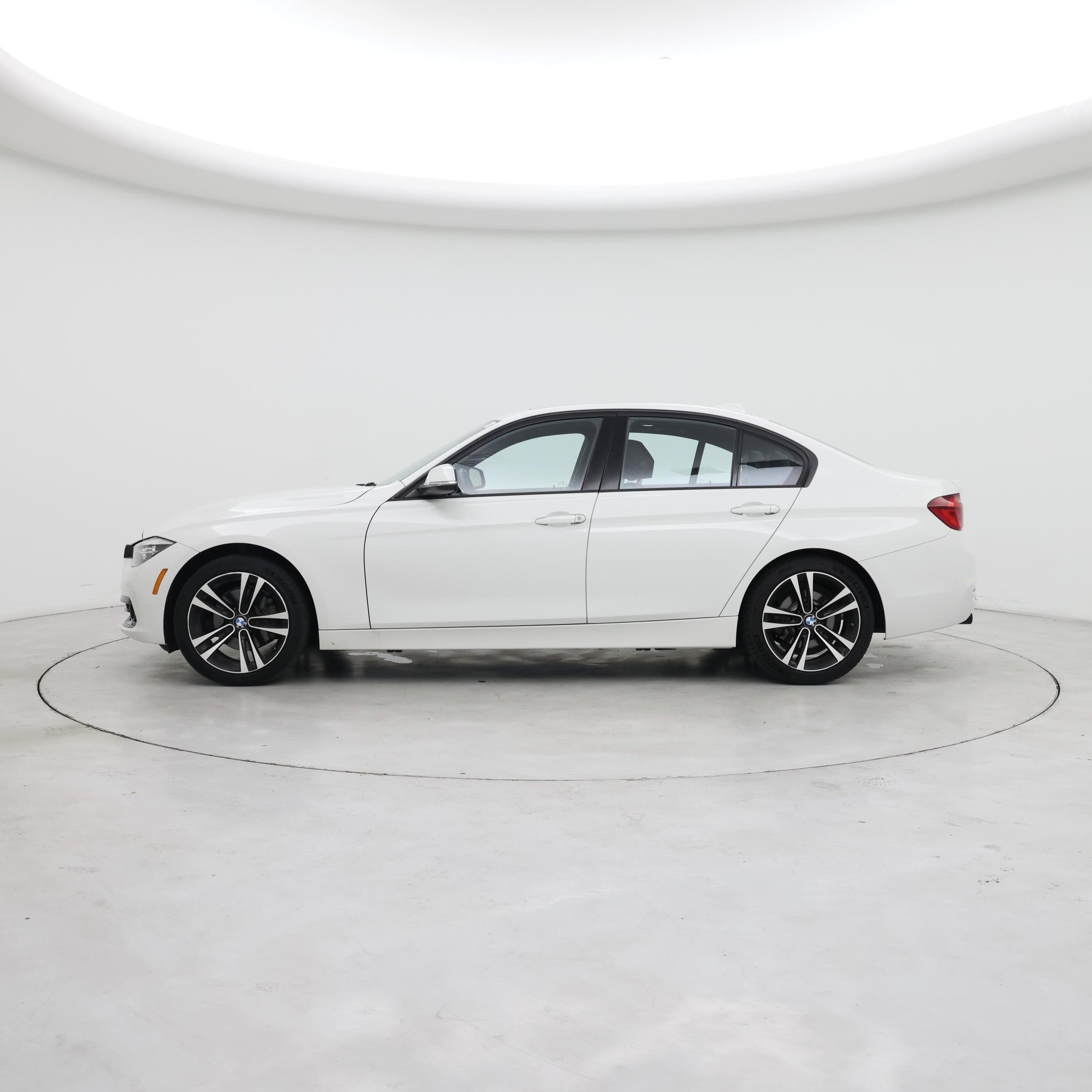 Thumbnail: 2018 BMW 3 Series - 3
