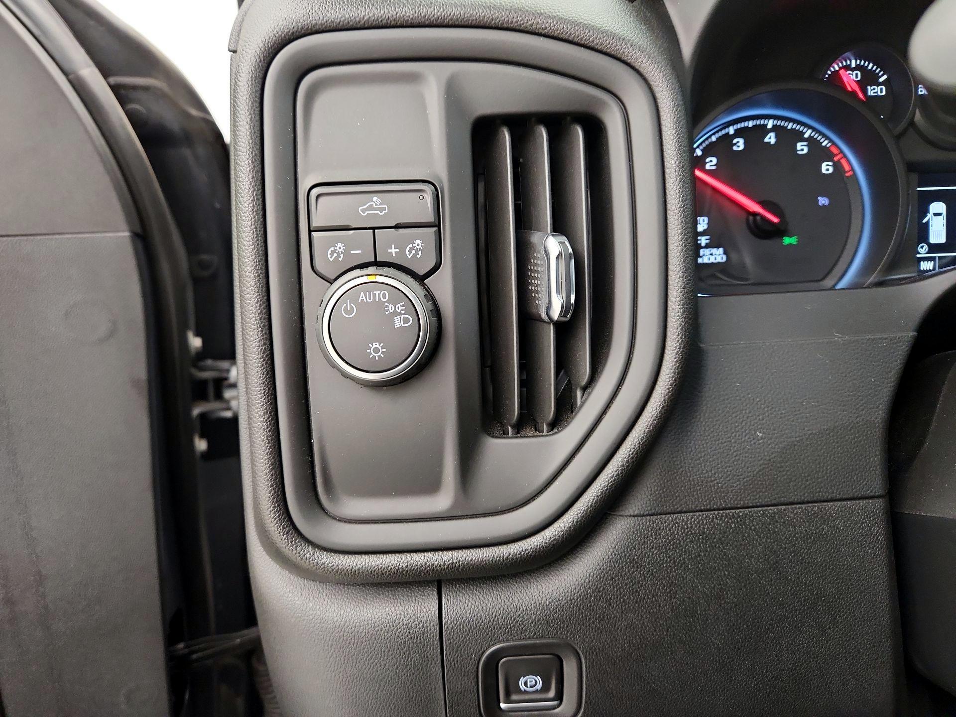 Thumbnail: 2021 Chevrolet Silverado 1500 - 13