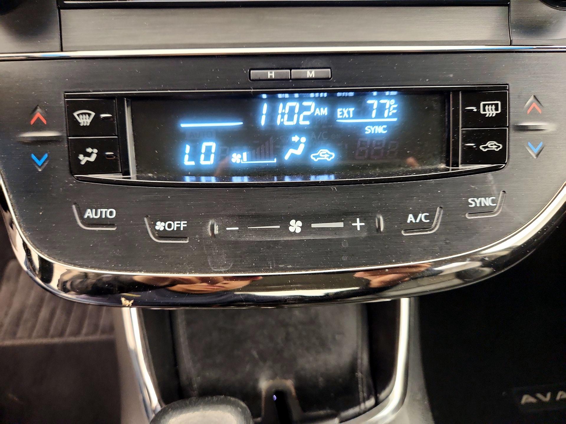 Thumbnail: 2015 Toyota Avalon - 16