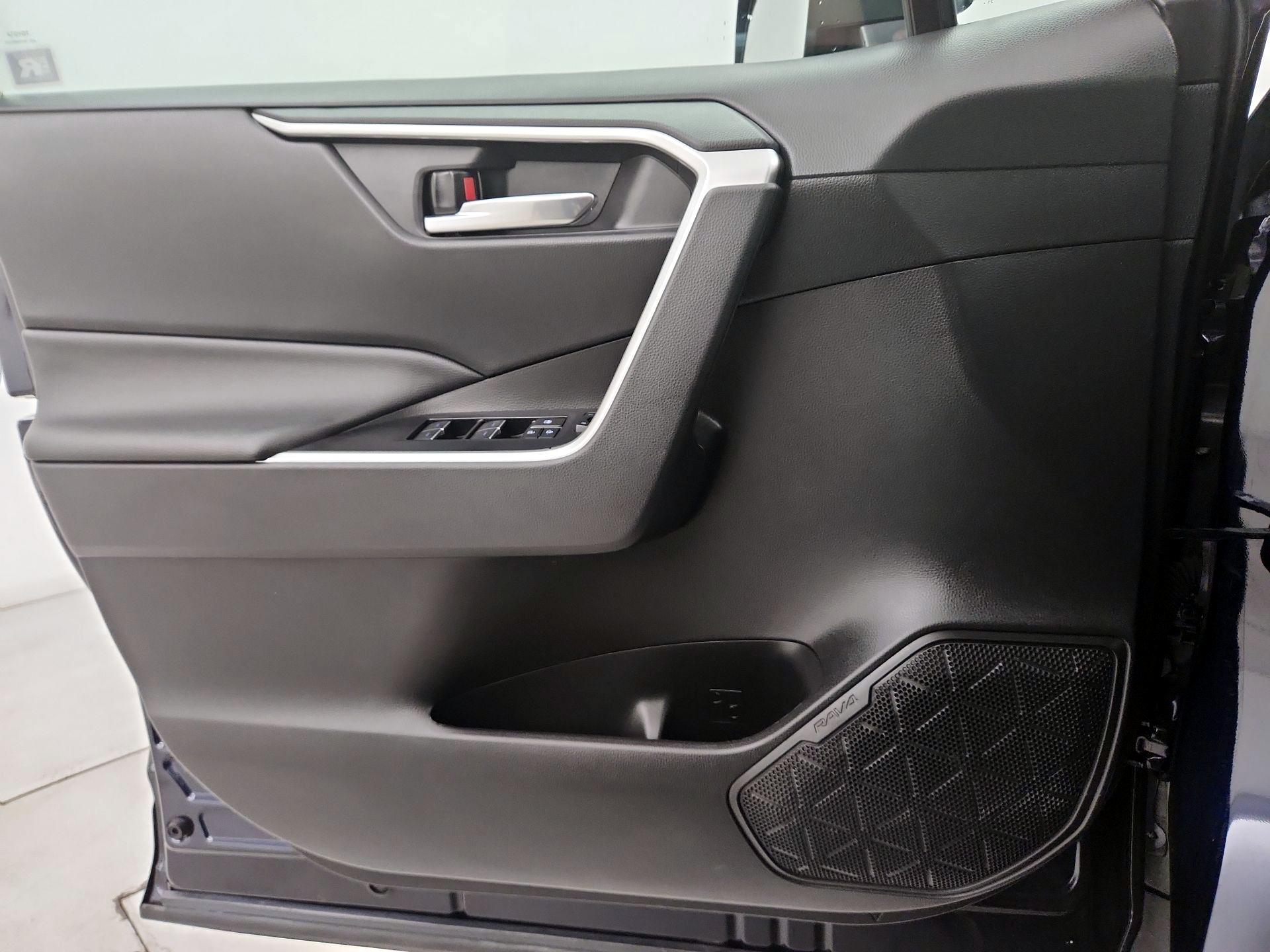 Thumbnail: 2022 Toyota RAV4 - 12
