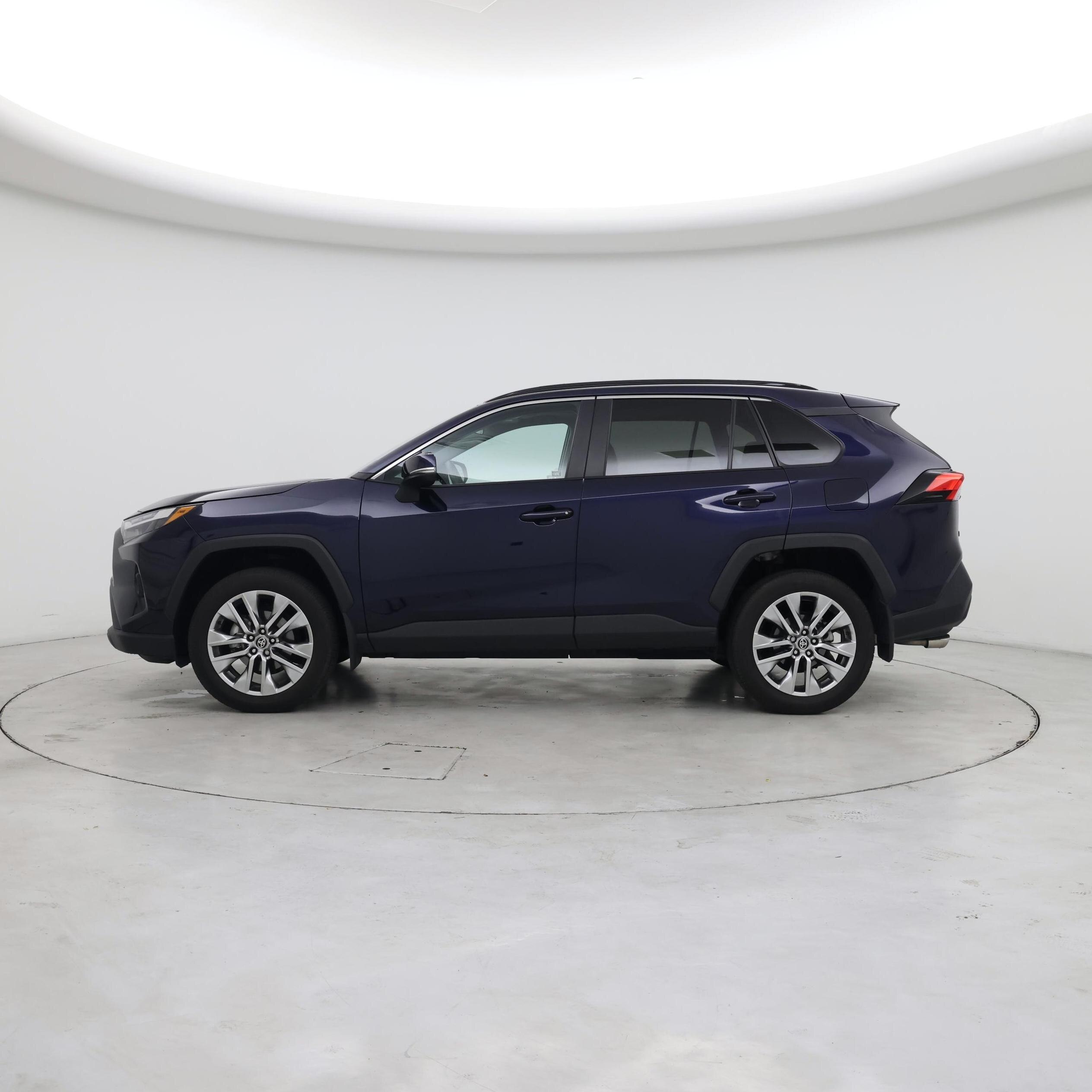 Thumbnail: 2022 Toyota RAV4 - 3