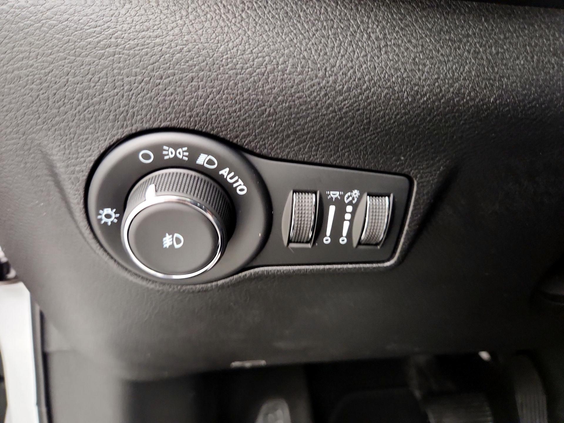 Thumbnail: 2022 Jeep Compass - 13