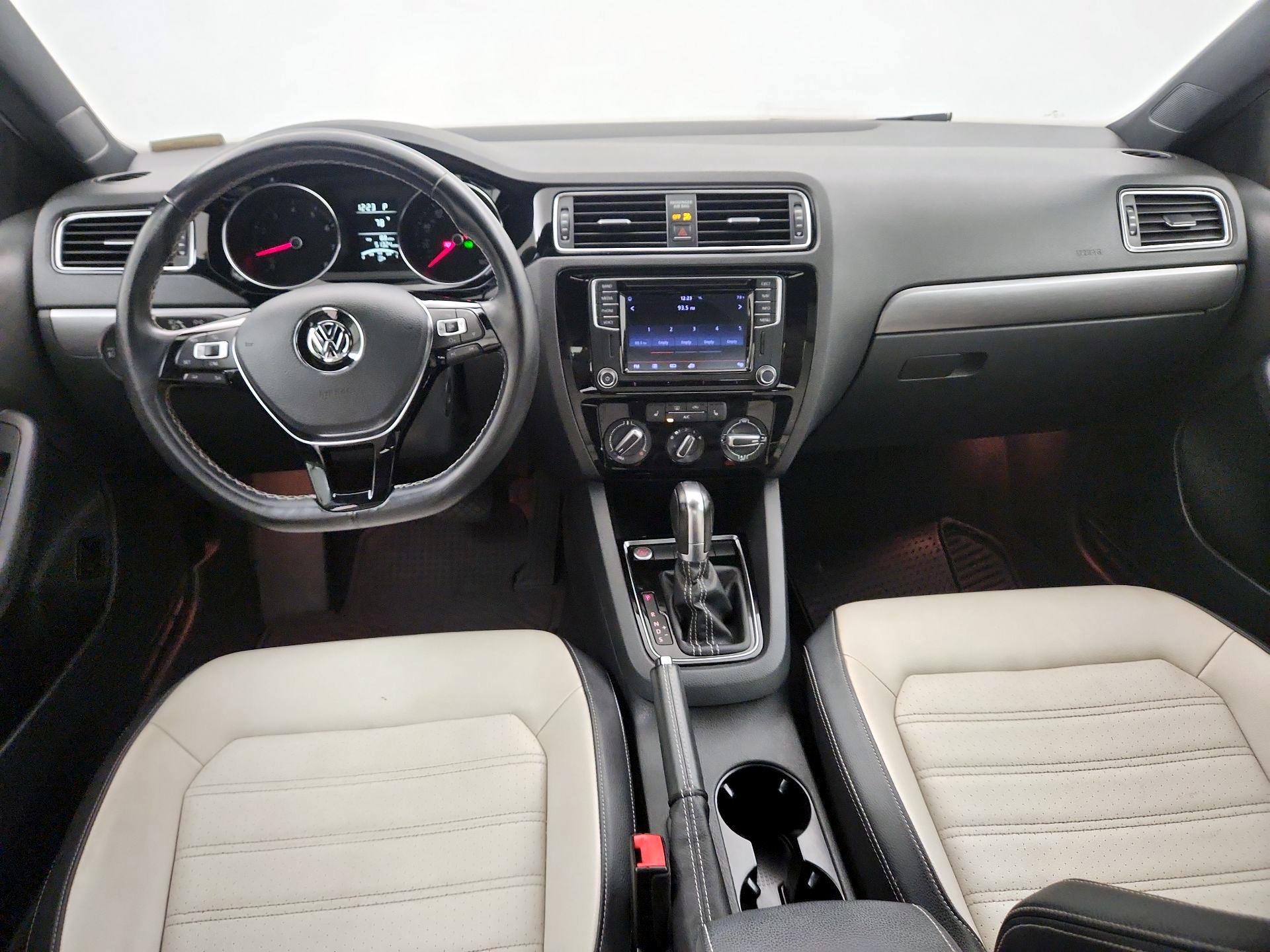 Thumbnail: 2016 Volkswagen Jetta - 9