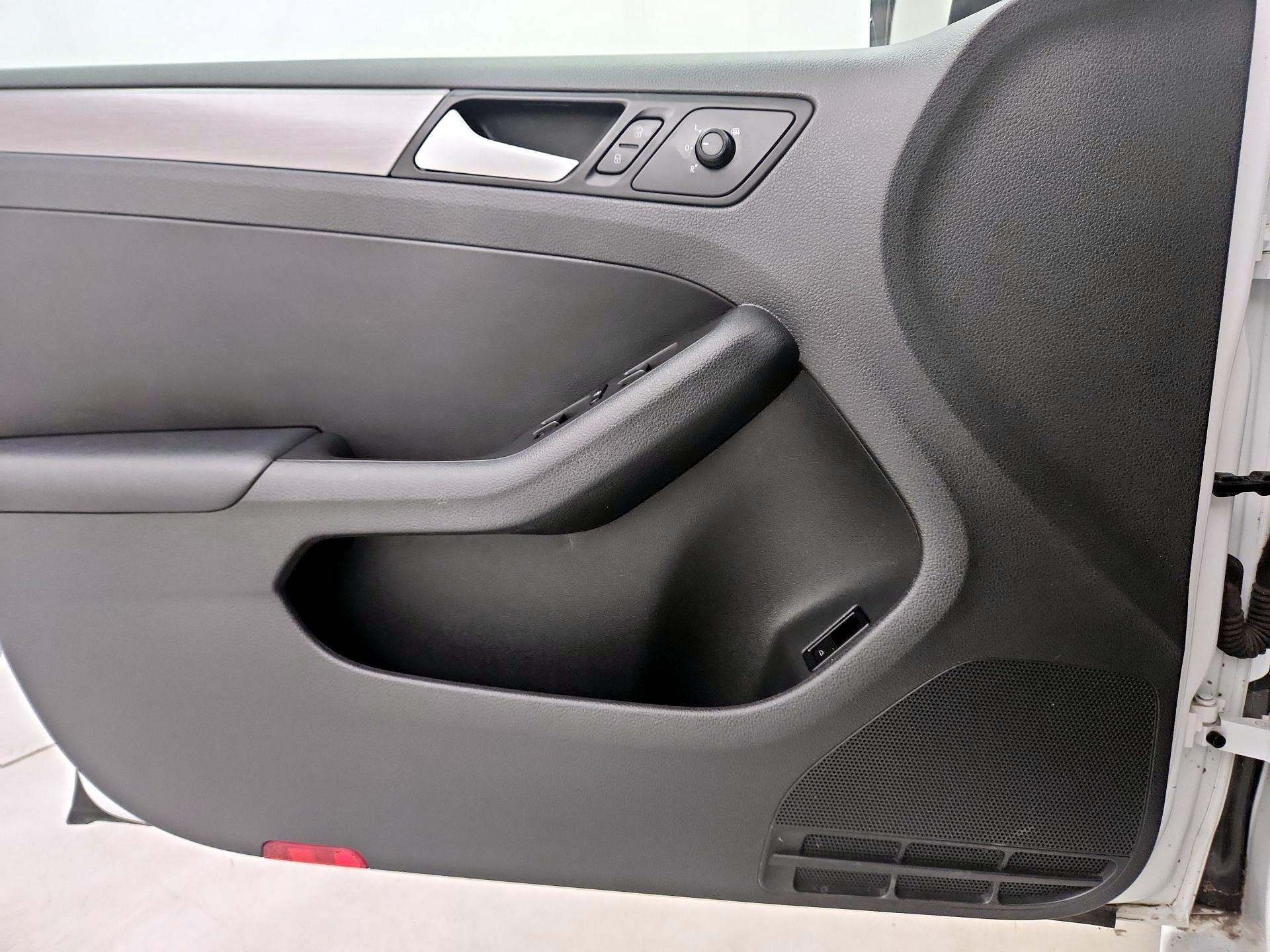 Thumbnail: 2016 Volkswagen Jetta - 12