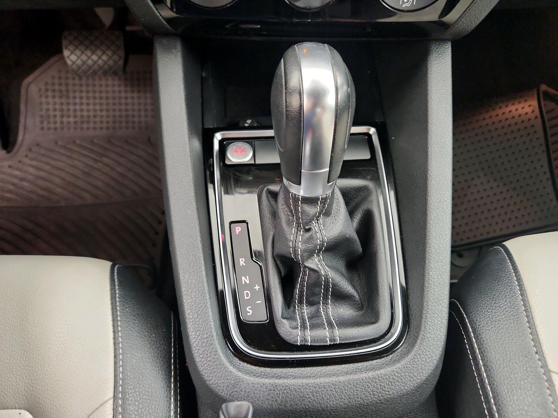 Thumbnail: 2016 Volkswagen Jetta - 18