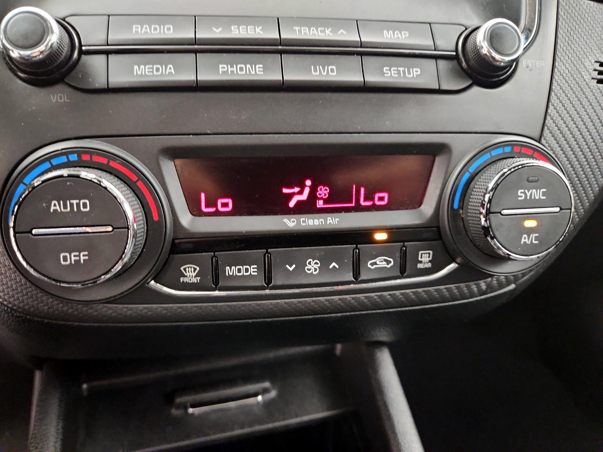 Thumbnail: 2018 Kia Forte - 16