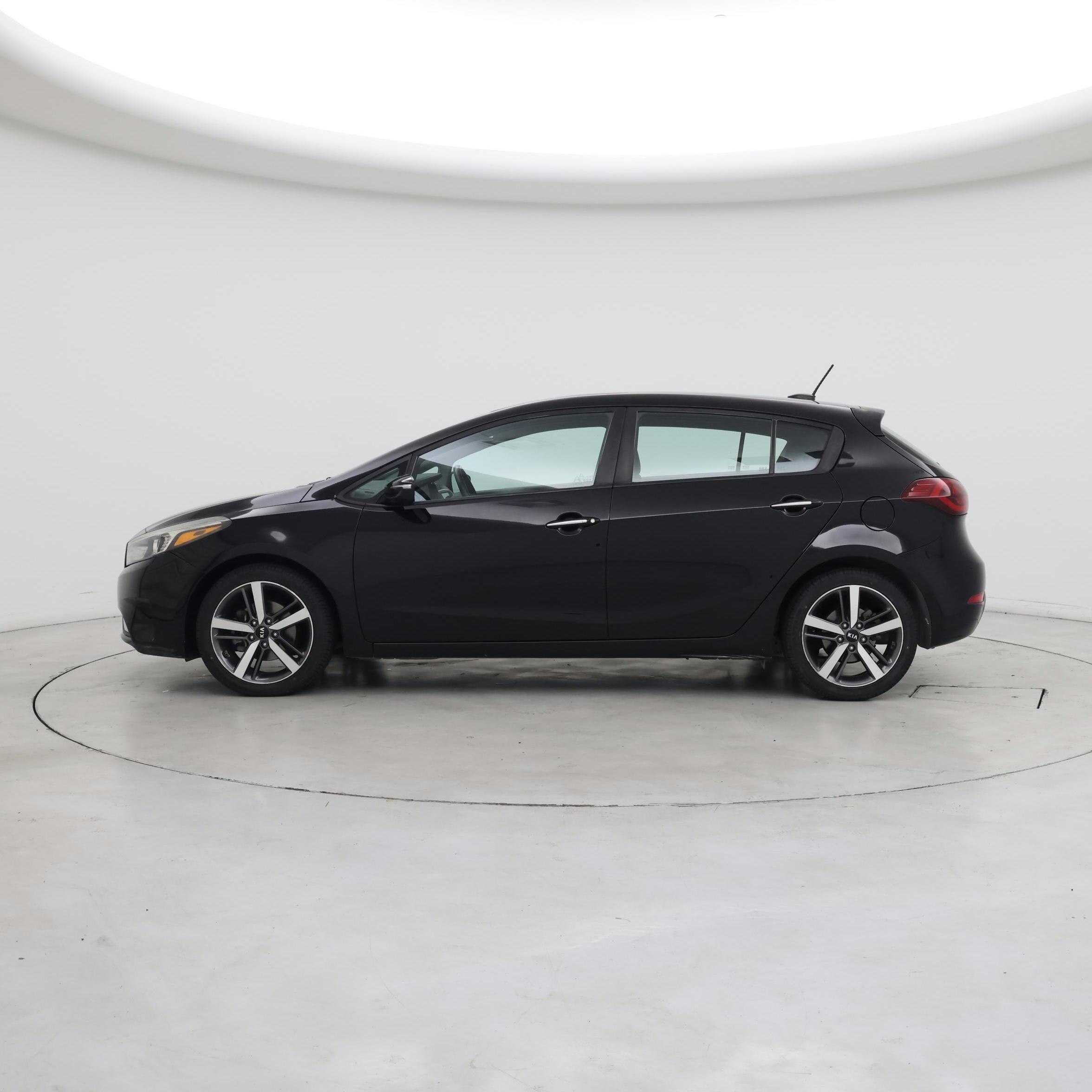 Thumbnail: 2018 Kia Forte - 3