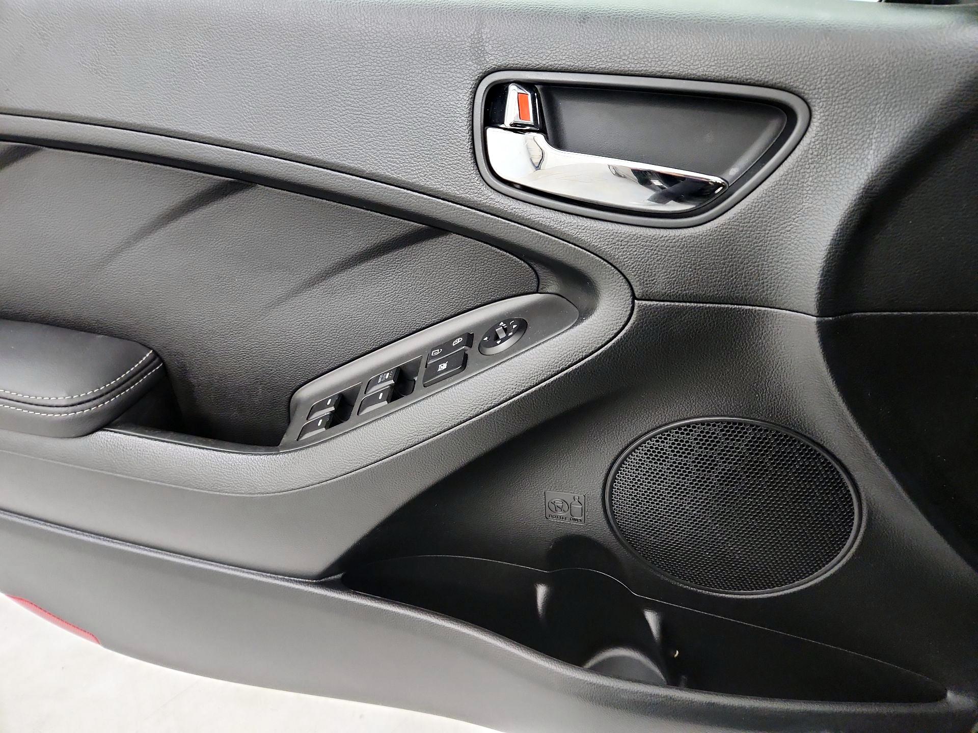 Thumbnail: 2016 Kia Forte - 12