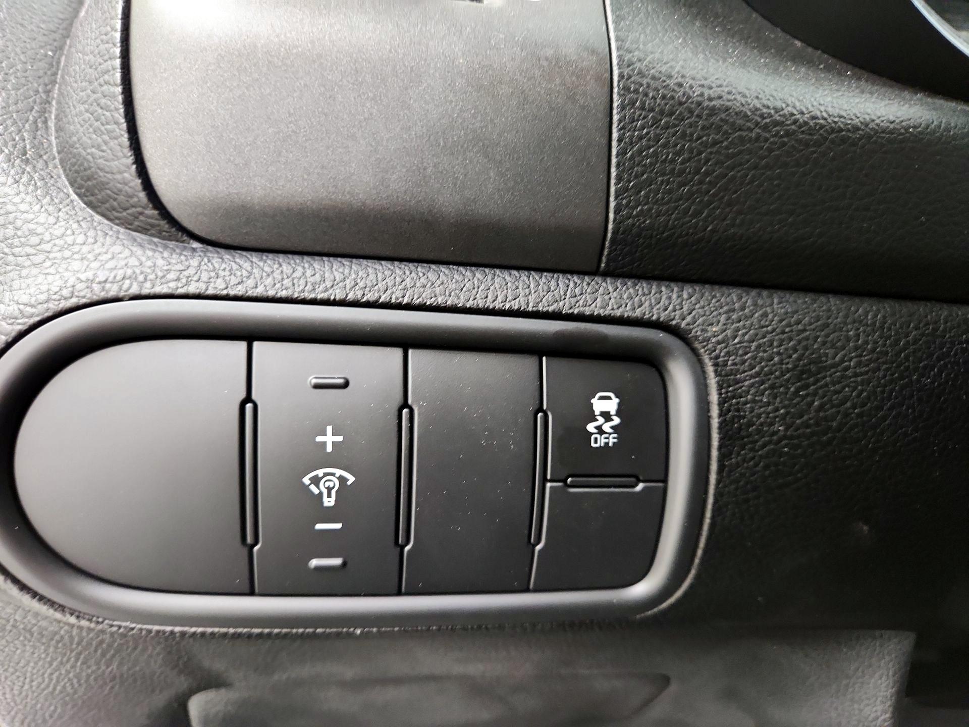 Thumbnail: 2016 Kia Forte - 13