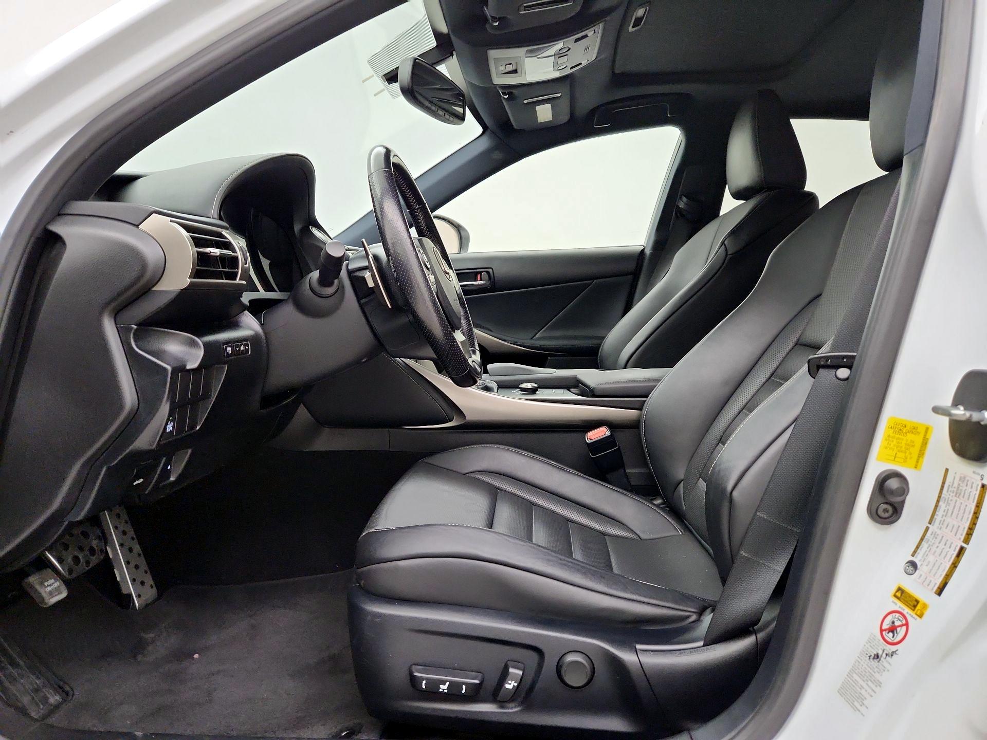 Thumbnail: 2016 Lexus IS - 11