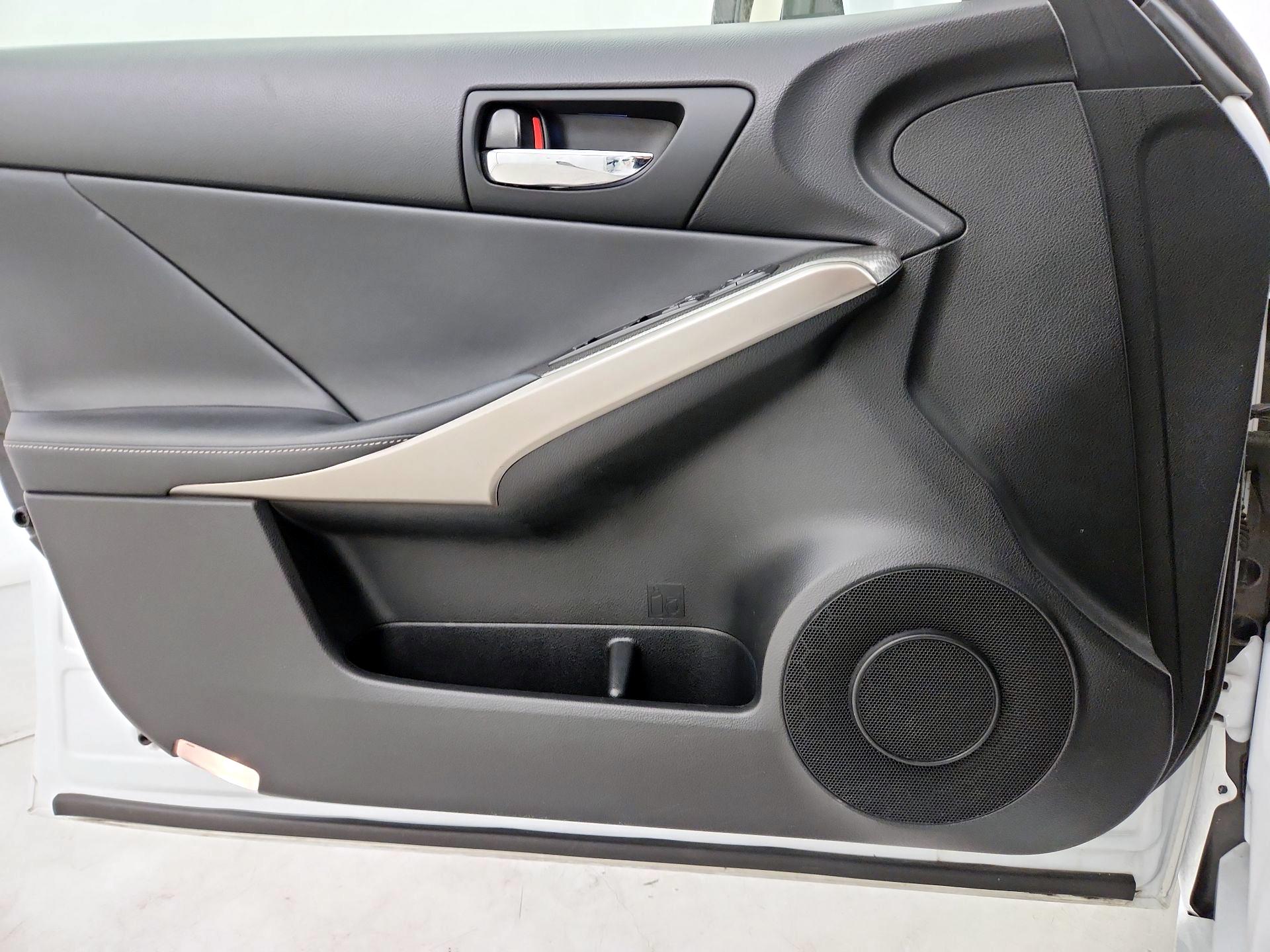 Thumbnail: 2016 Lexus IS - 12