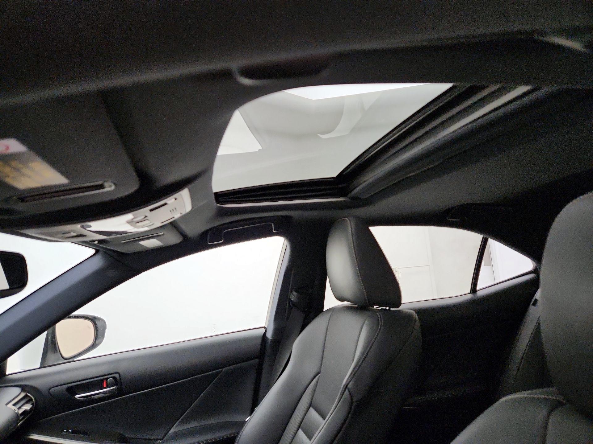 Thumbnail: 2016 Lexus IS - 20