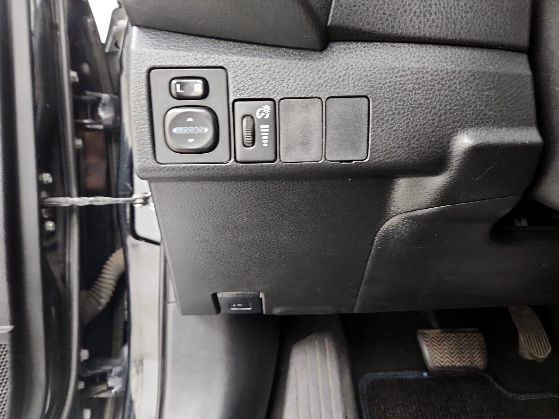 Thumbnail: 2015 Toyota Corolla - 13
