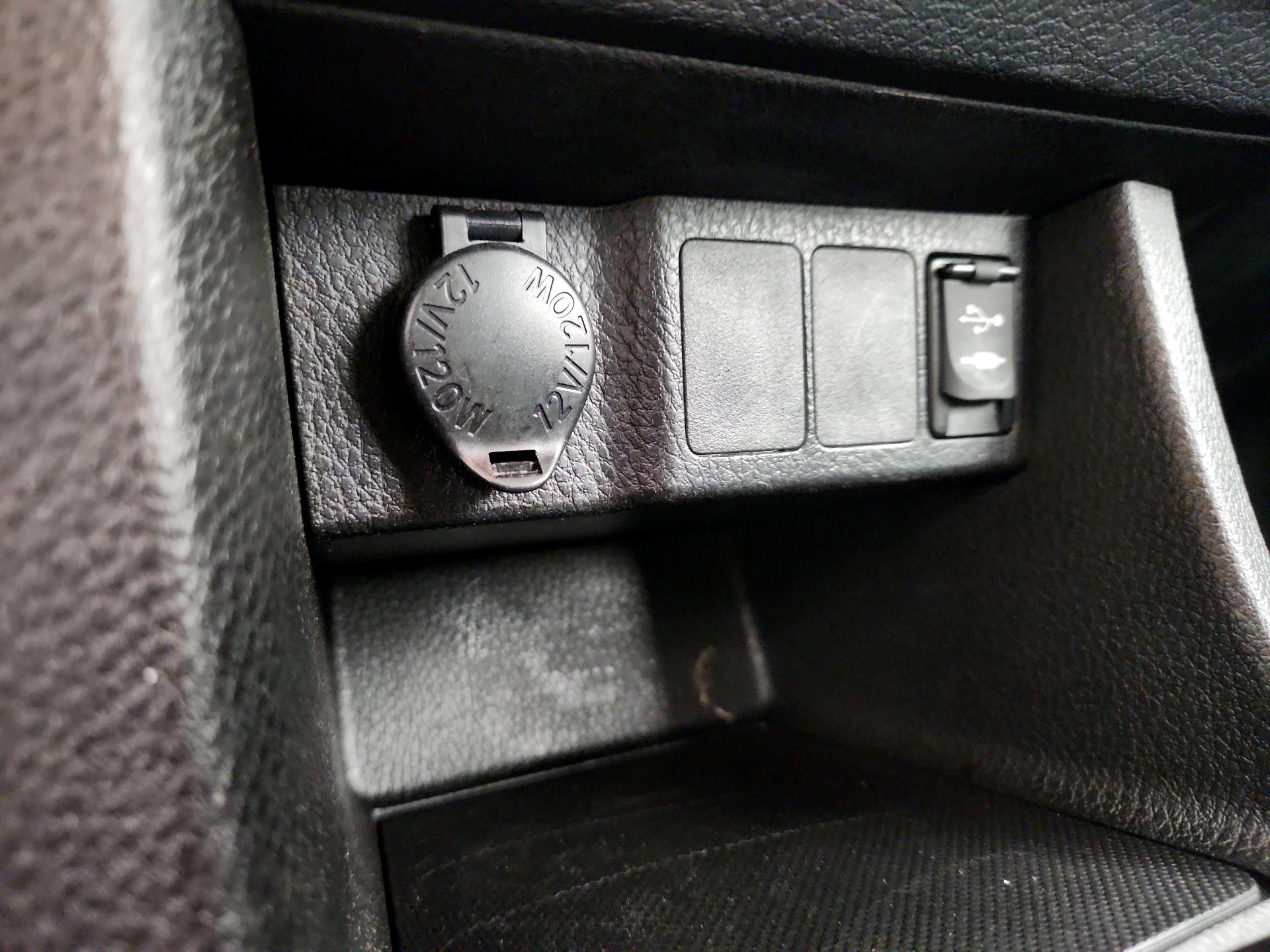 Thumbnail: 2015 Toyota Corolla - 18