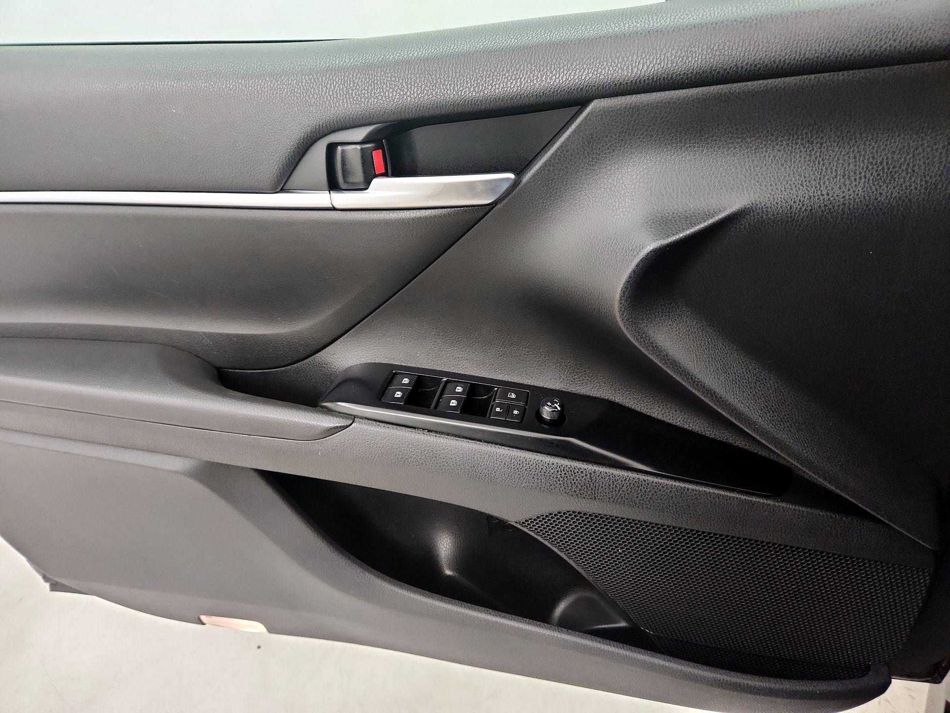Thumbnail: 2019 Toyota Camry - 12