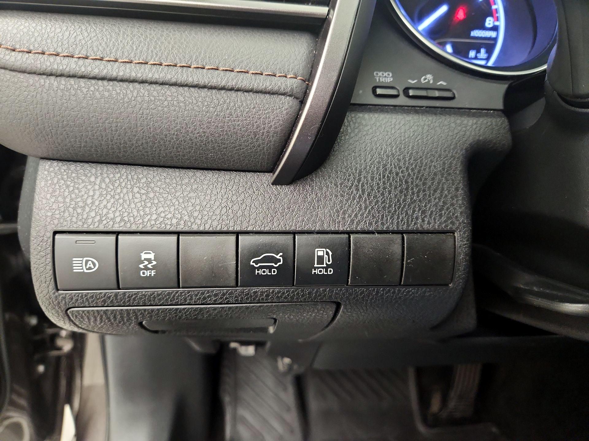Thumbnail: 2019 Toyota Camry - 13