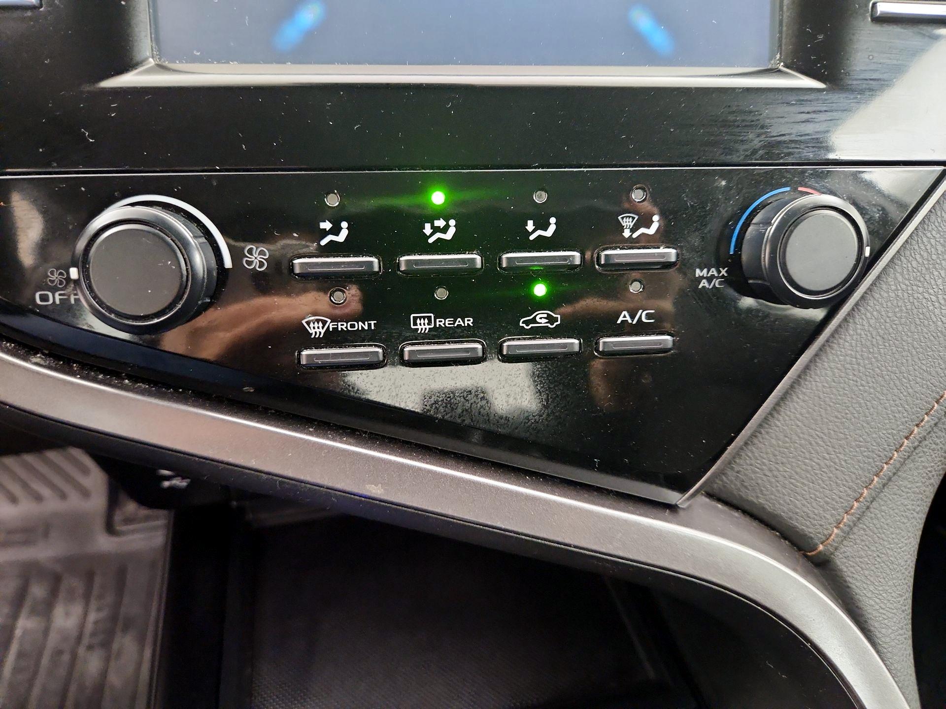 Thumbnail: 2019 Toyota Camry - 16