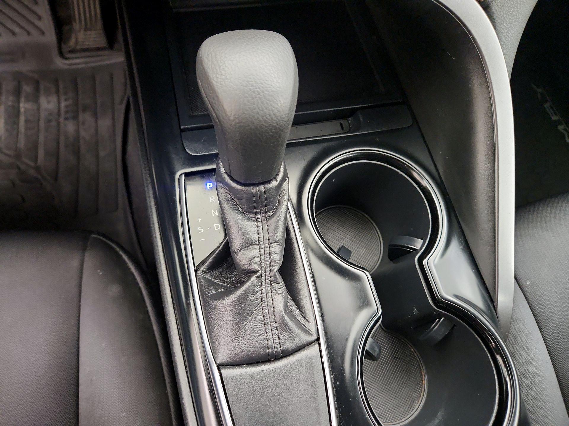 Thumbnail: 2019 Toyota Camry - 17
