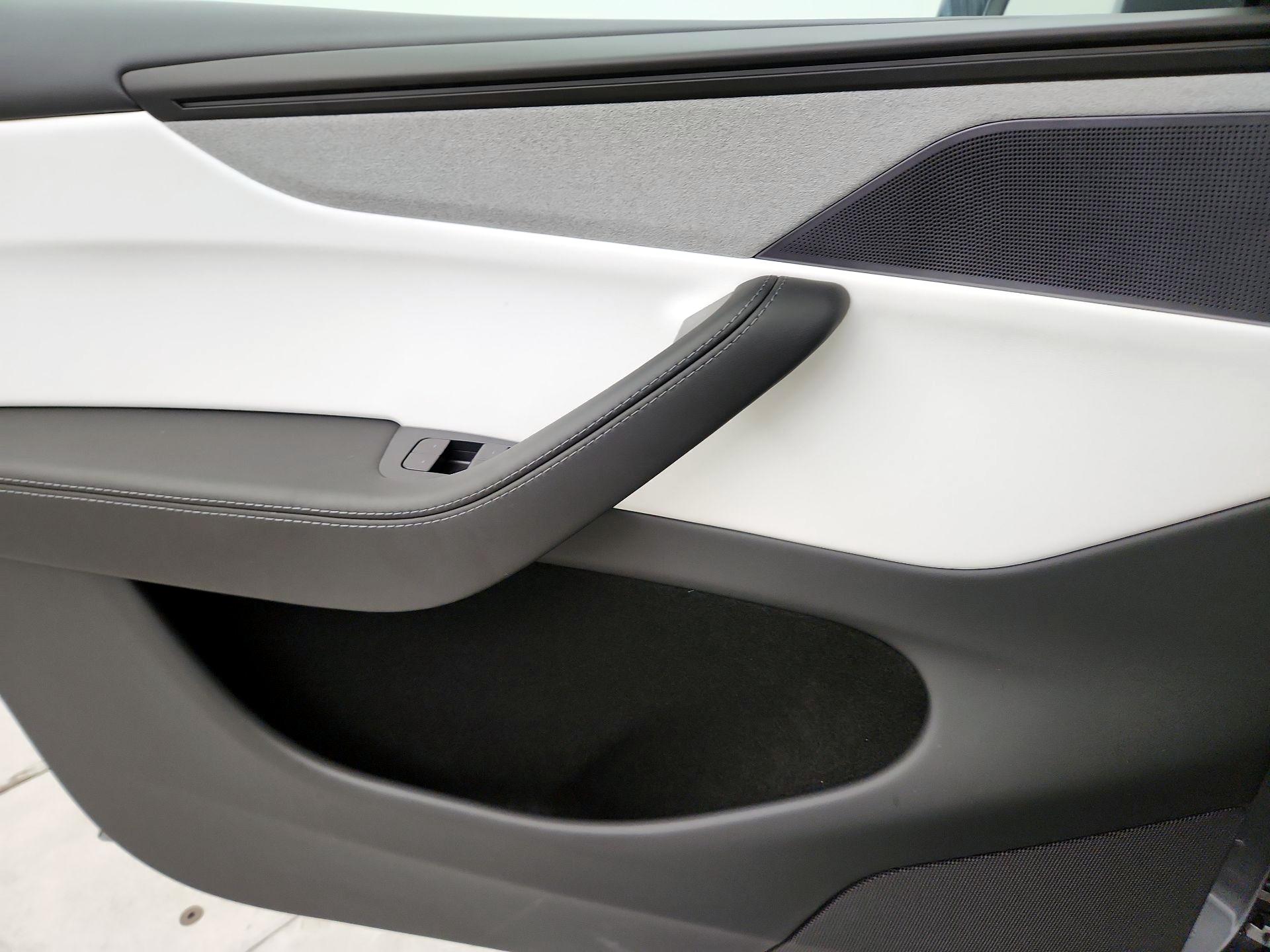 Thumbnail: 2026 Tesla Model Y - 10