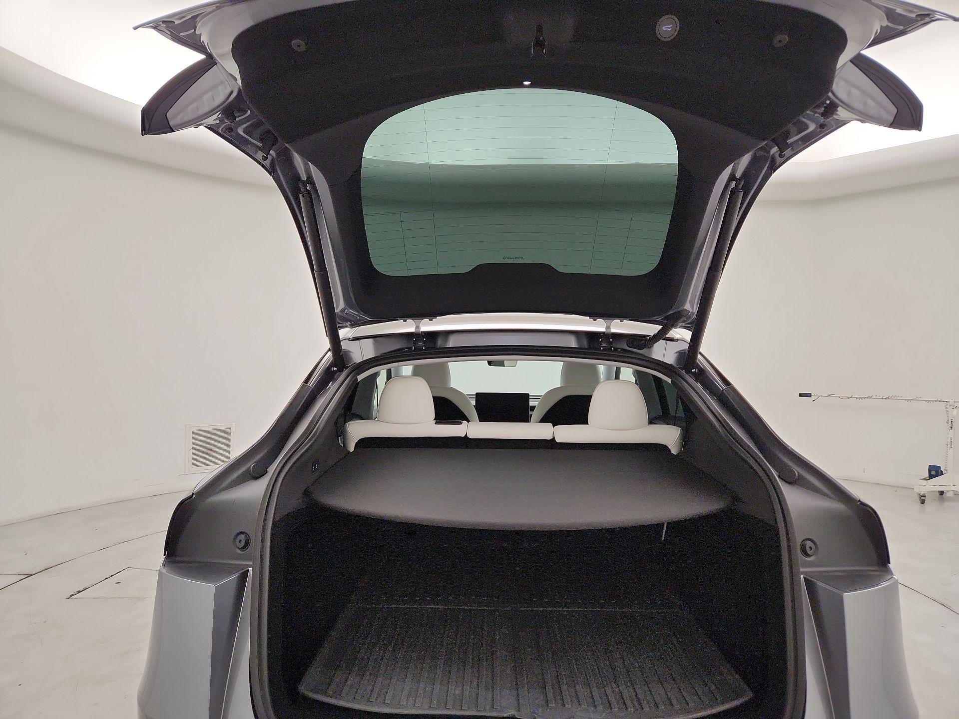 Thumbnail: 2026 Tesla Model Y - 17