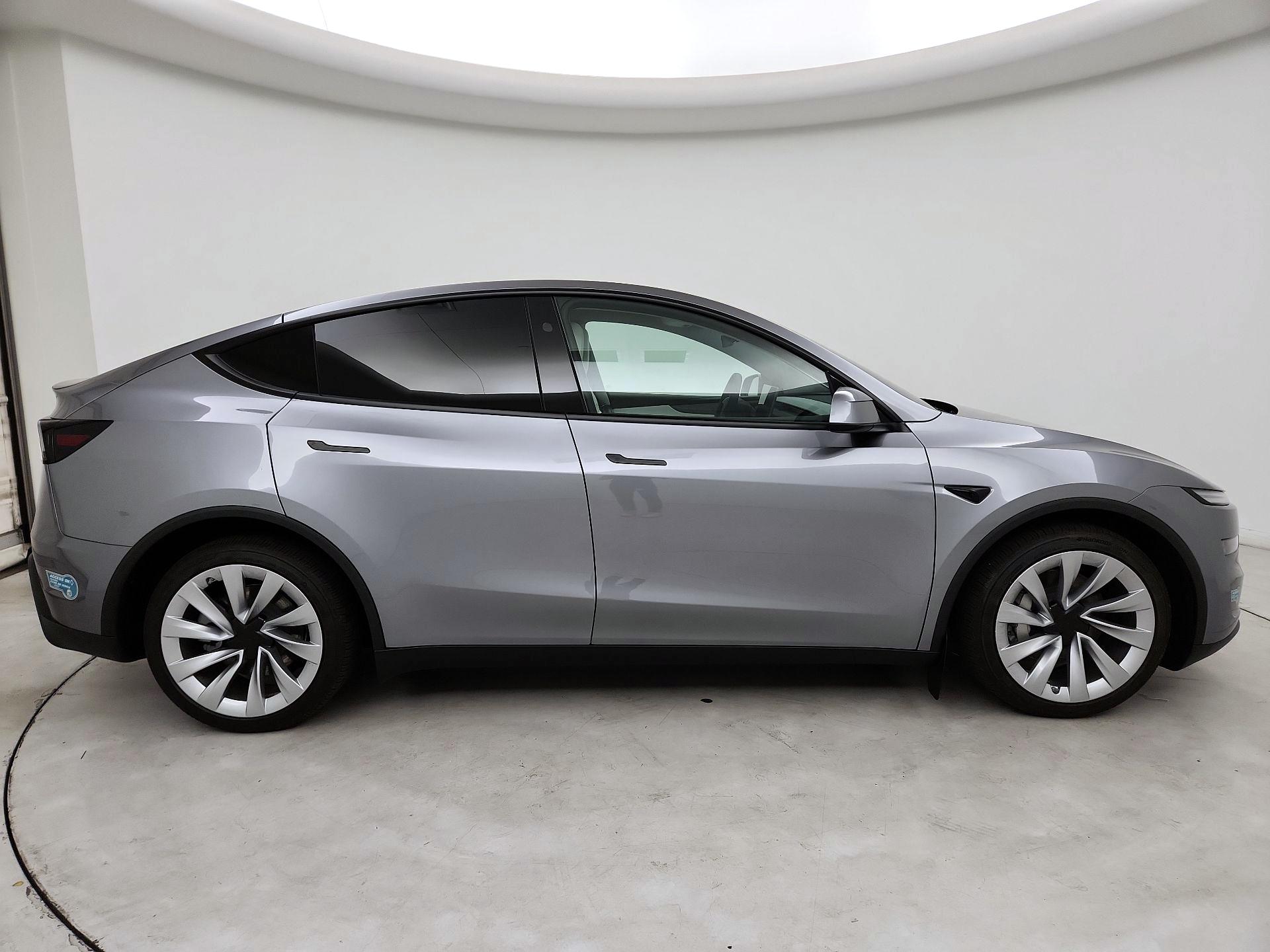 Thumbnail: 2026 Tesla Model Y - 4