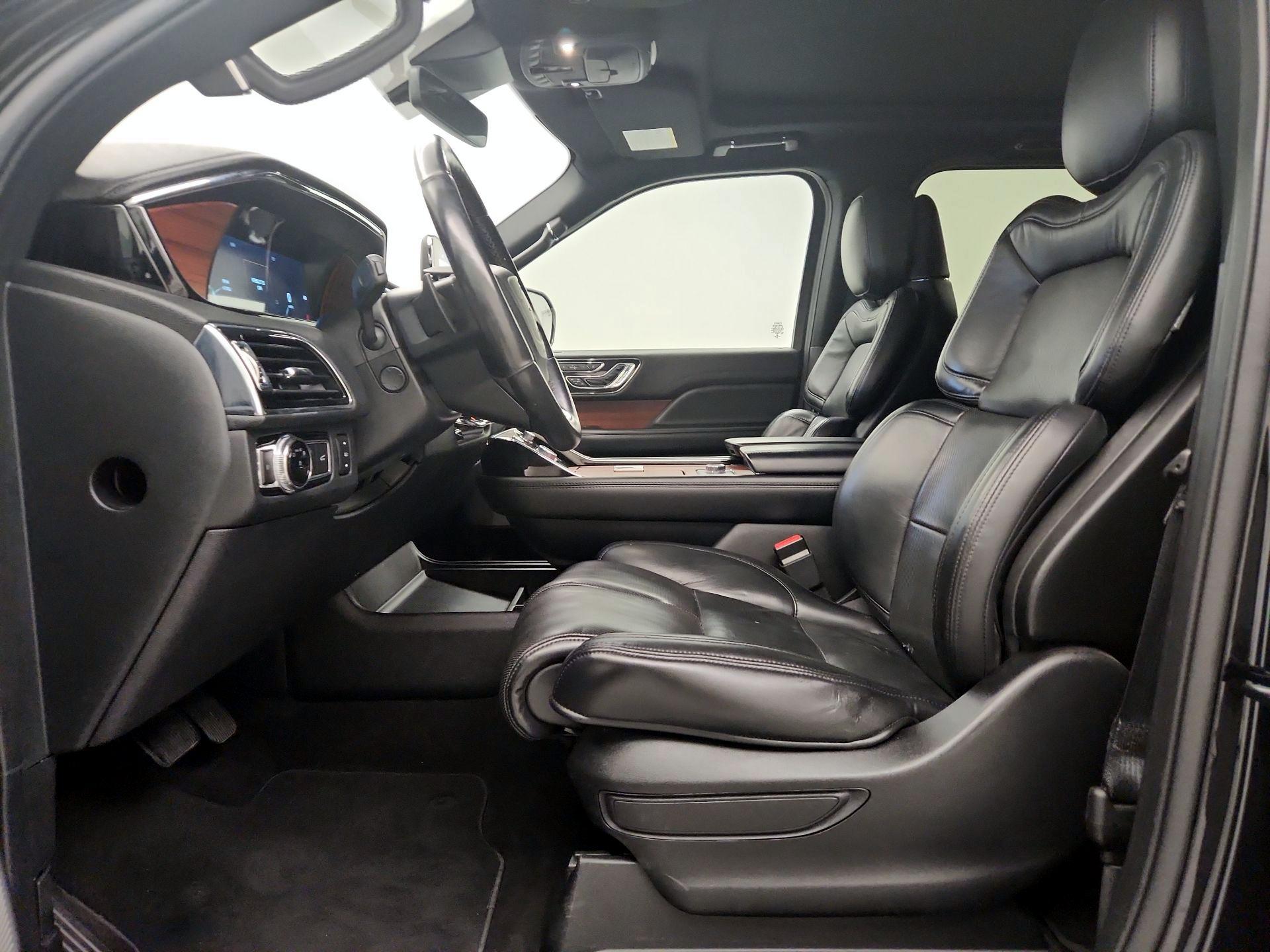 Thumbnail: 2020 Lincoln Navigator - 11