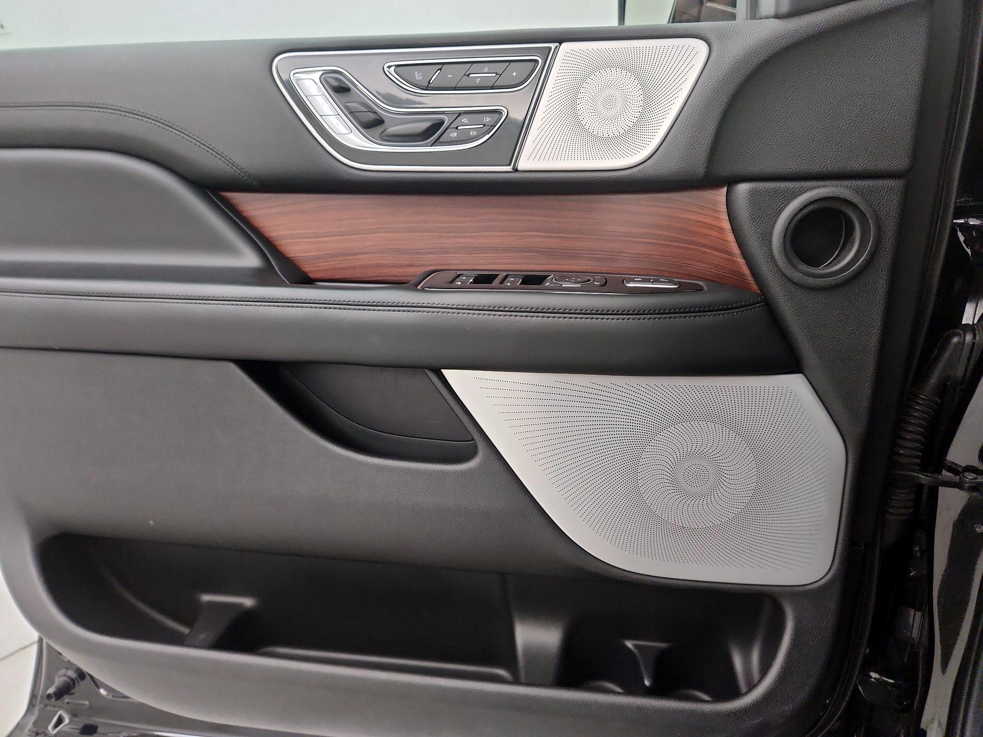 Thumbnail: 2020 Lincoln Navigator - 12