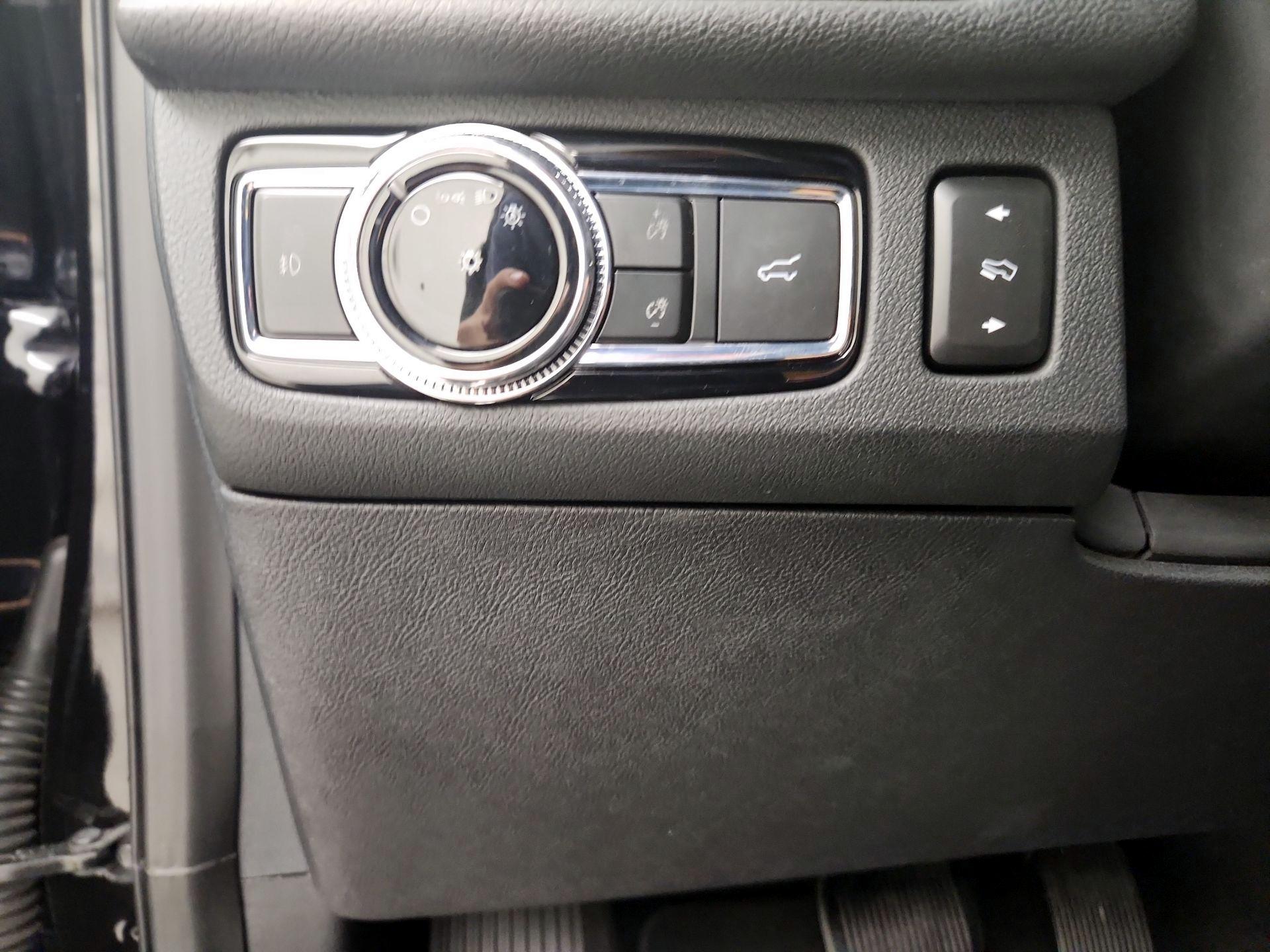 Thumbnail: 2020 Lincoln Navigator - 13