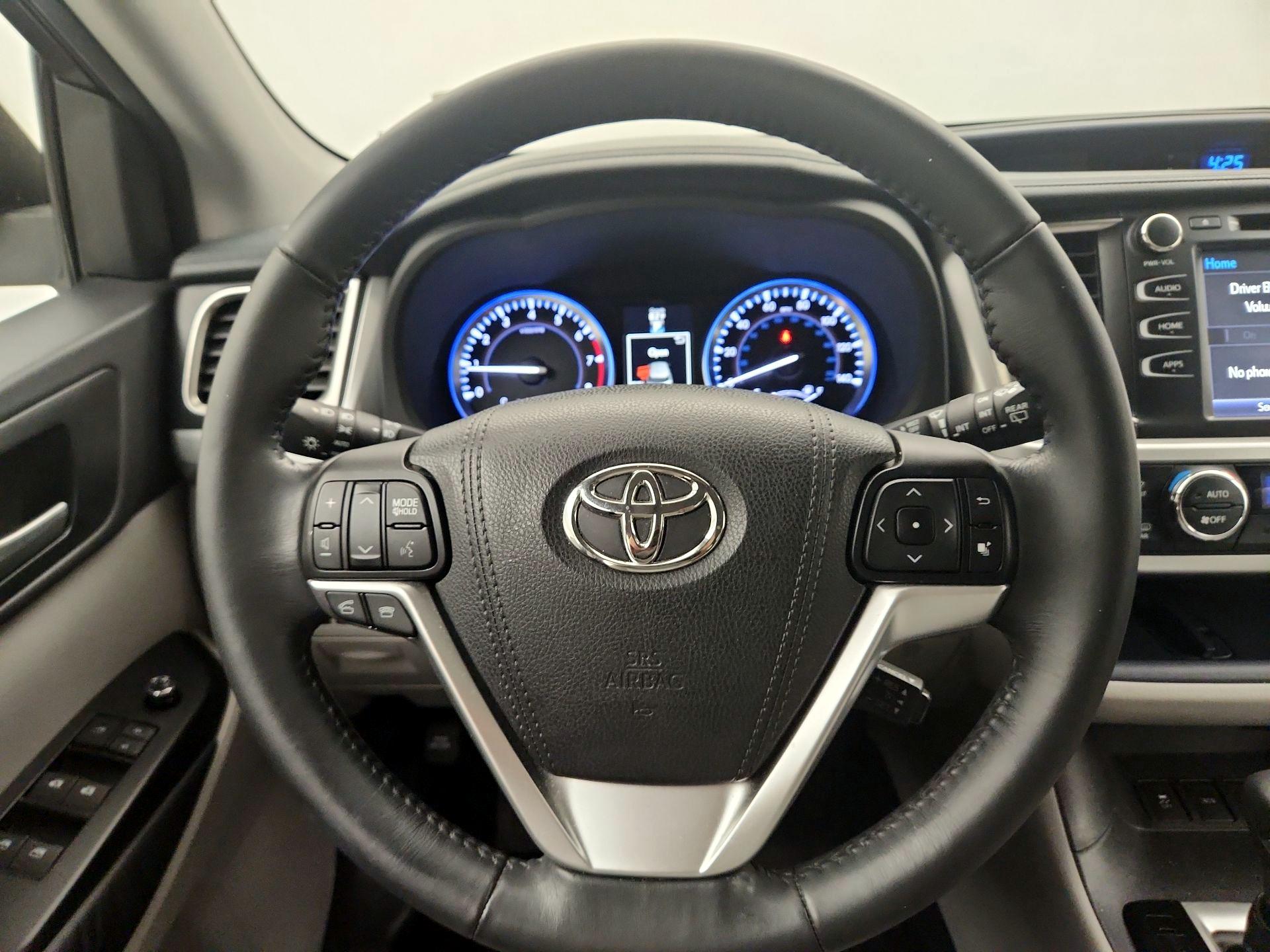 Thumbnail: 2015 Toyota Highlander - 10