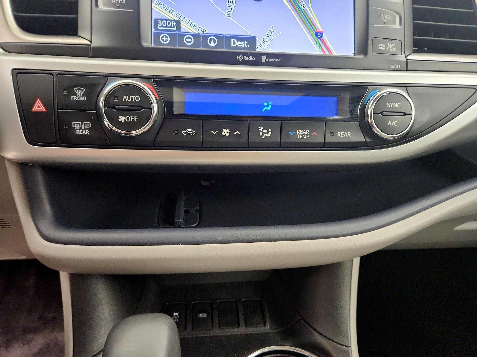 Thumbnail: 2015 Toyota Highlander - 17