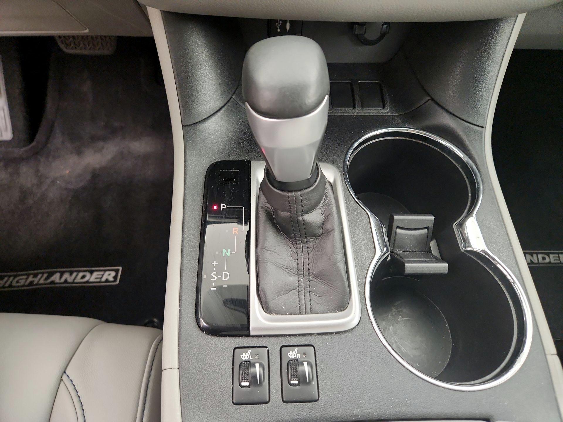 Thumbnail: 2015 Toyota Highlander - 18