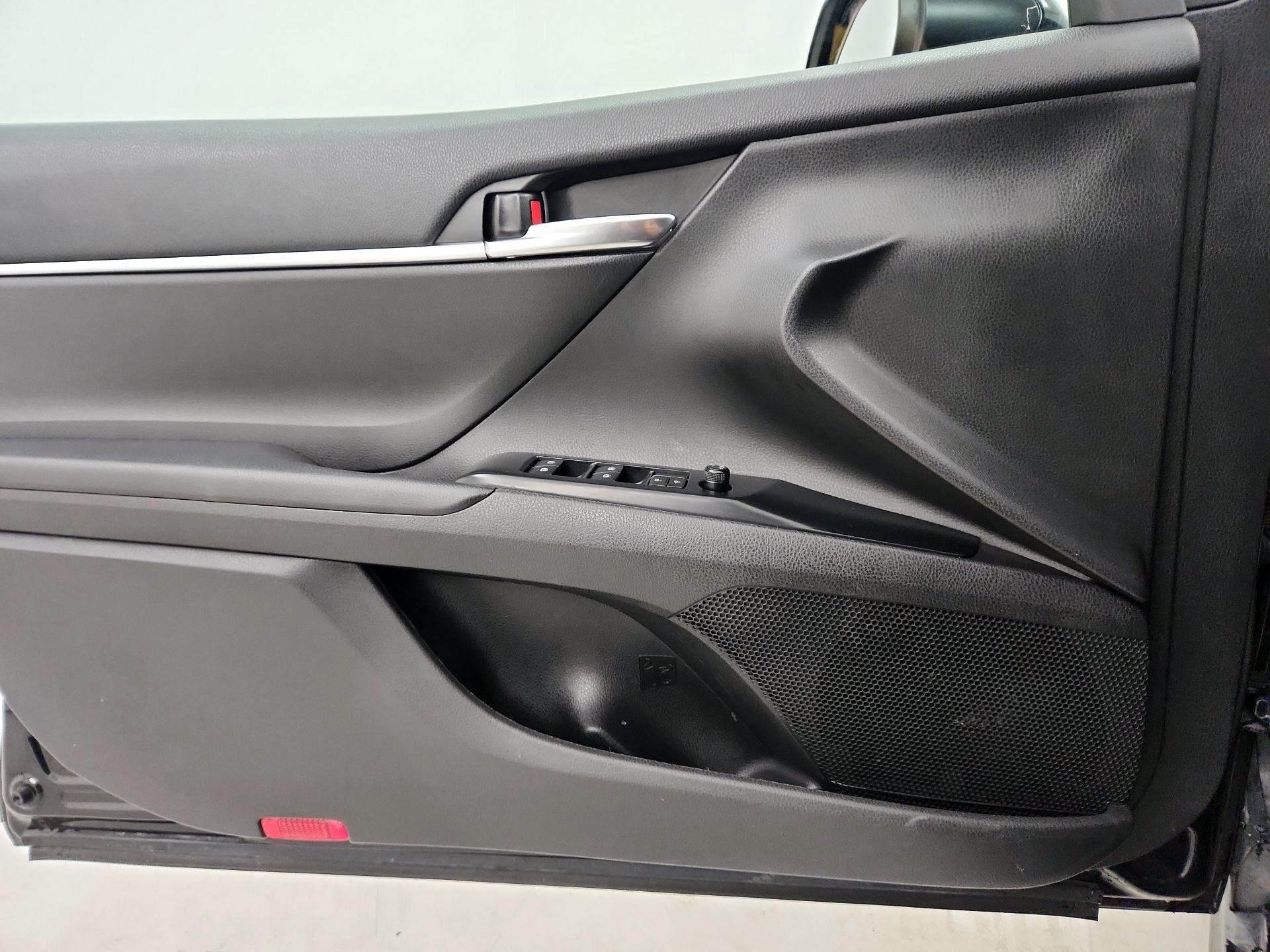 Thumbnail: 2020 Toyota Camry - 12